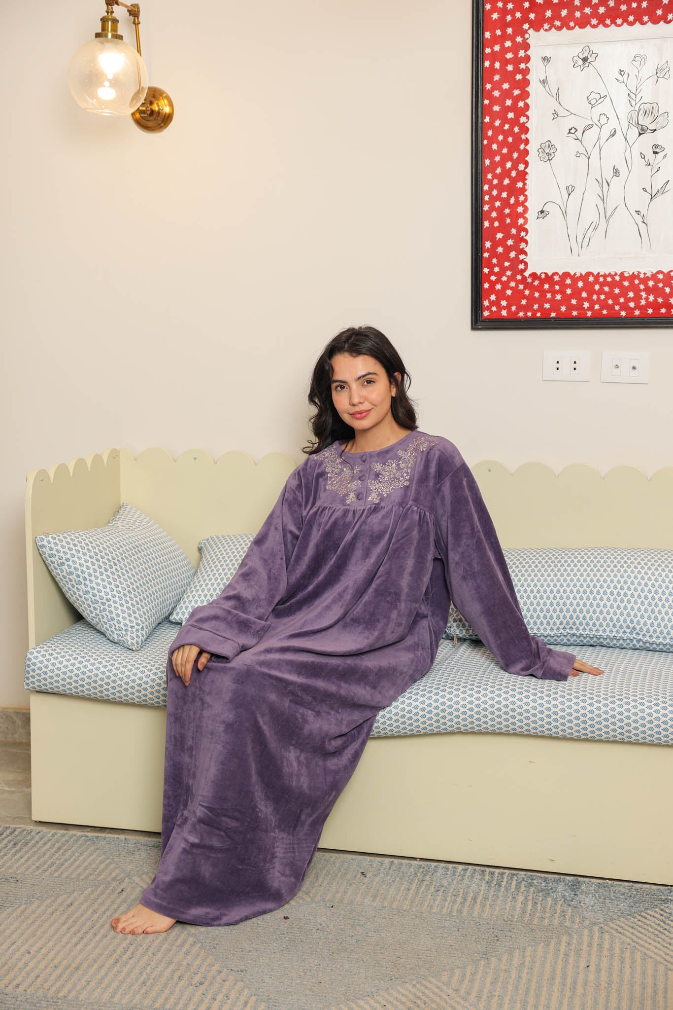 قميص قطيفه ساده مطرز بندا وزراير