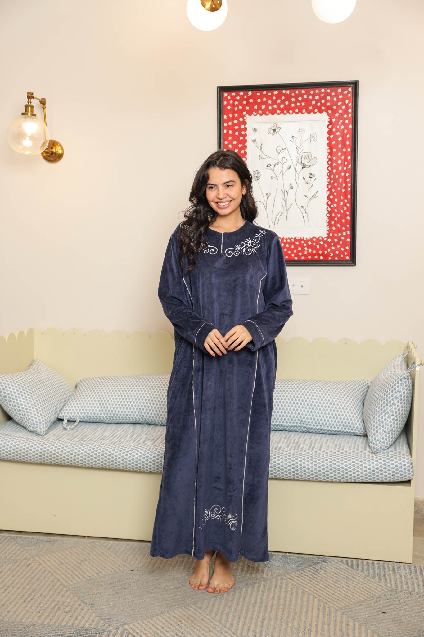 قميص حريمي قطيفه ساده مطرز بسوسته