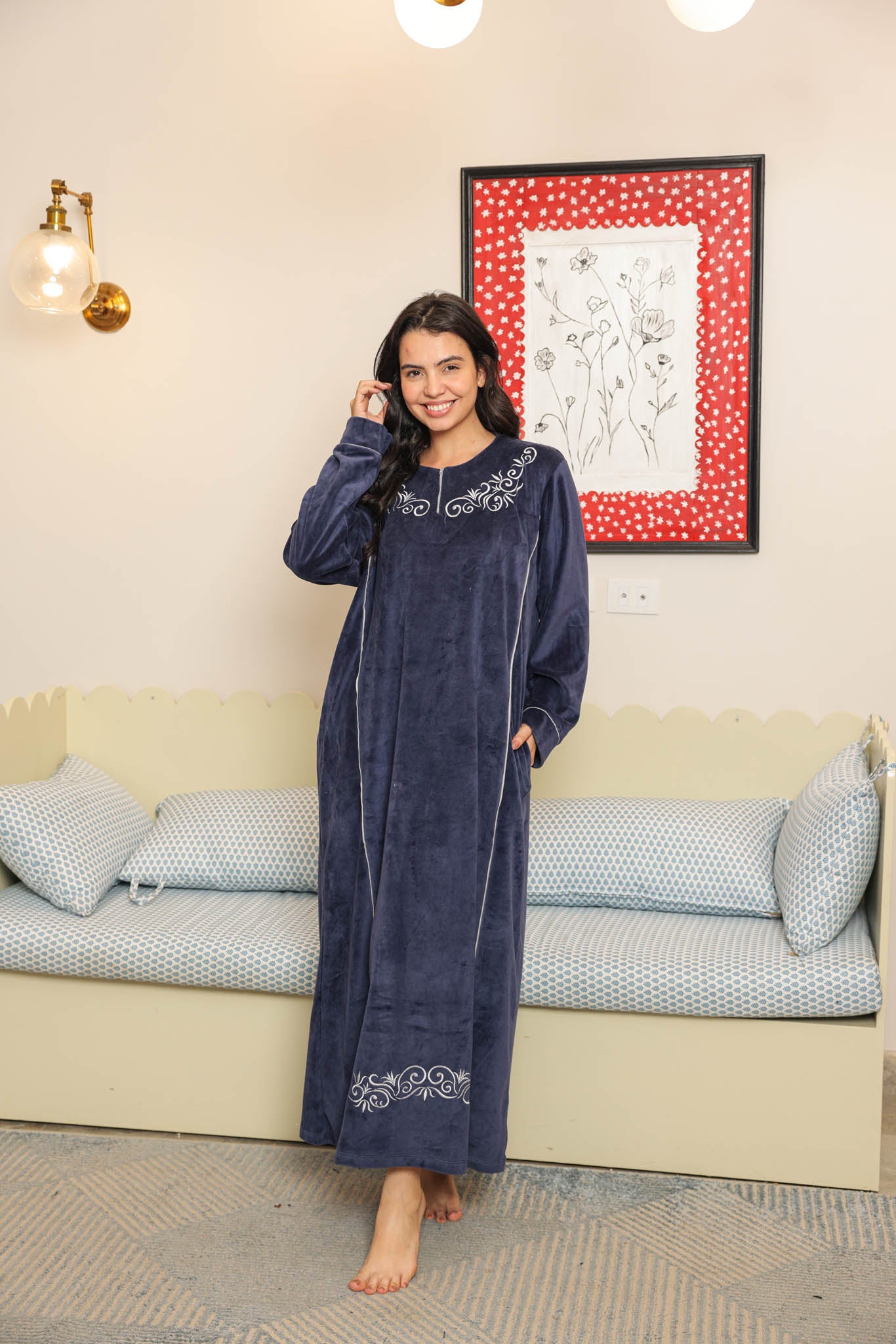 قميص حريمي قطيفه ساده مطرز بسوسته