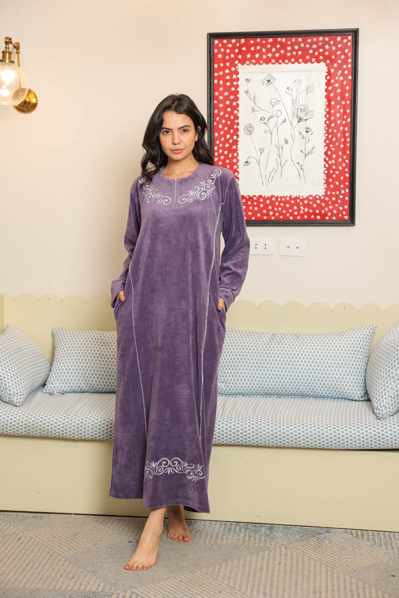 قميص حريمي قطيفه ساده مطرز بسوسته