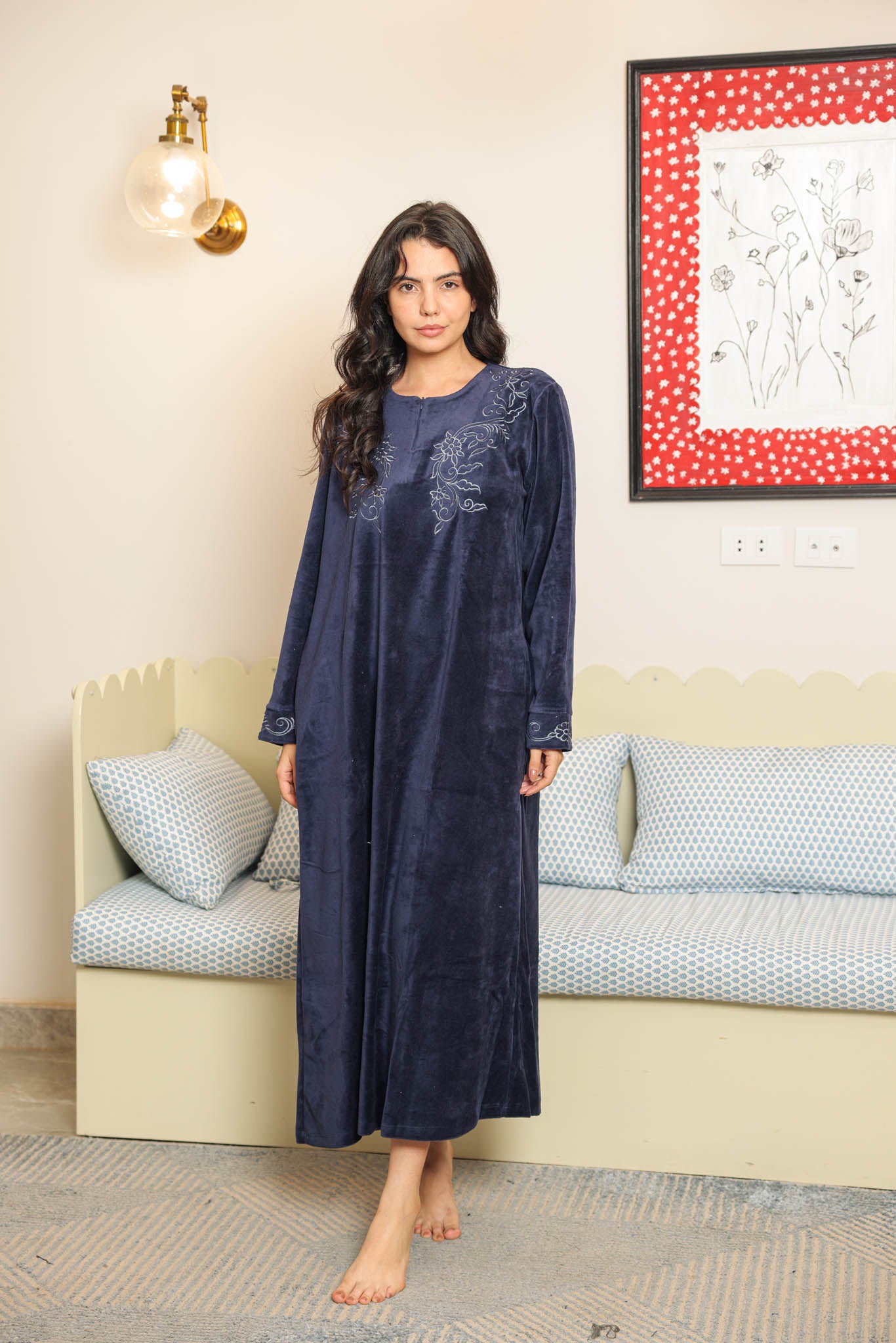 قميص حريمي قطيفه ساده مطرز بسوسته