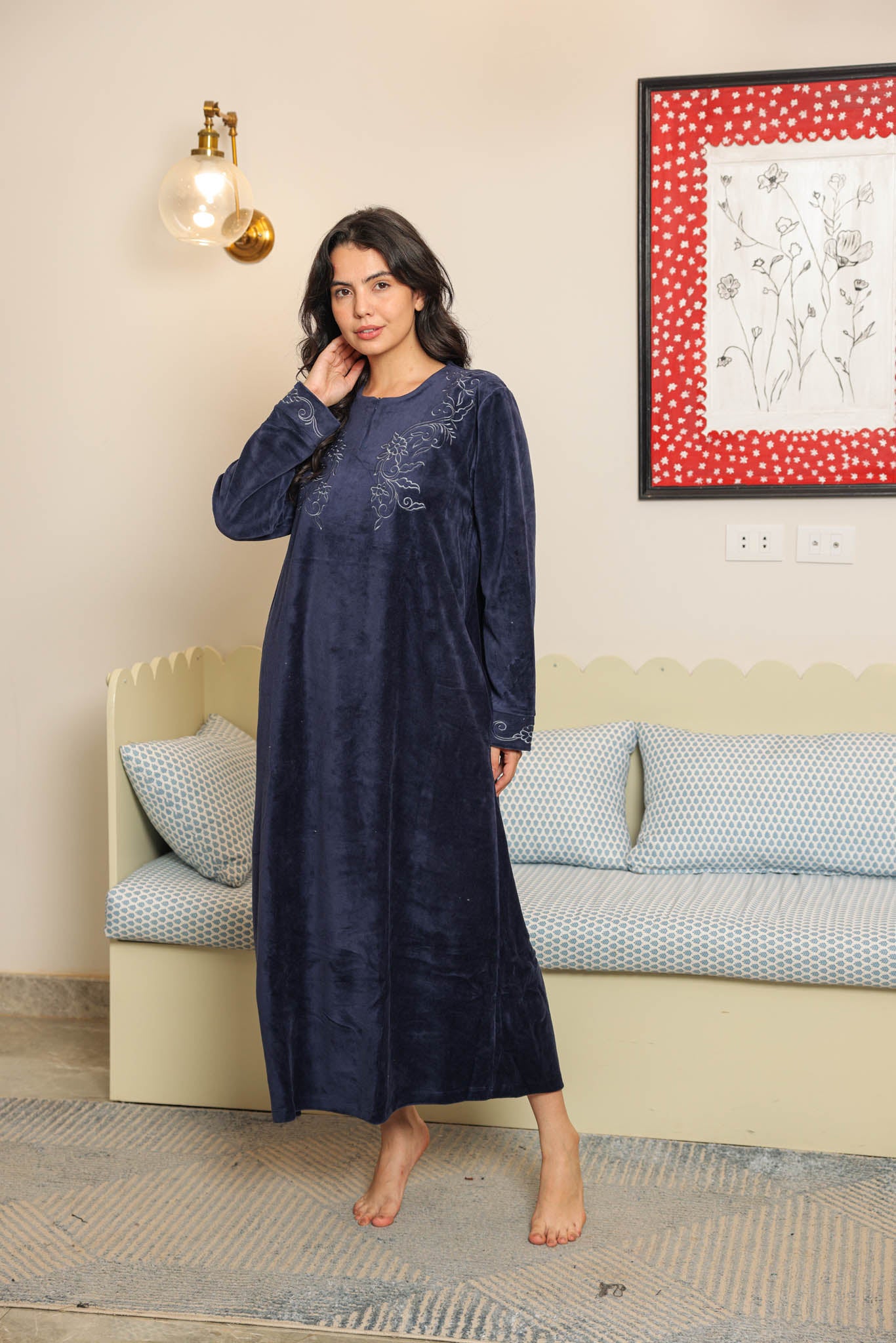 قميص حريمي قطيفه ساده مطرز بسوسته