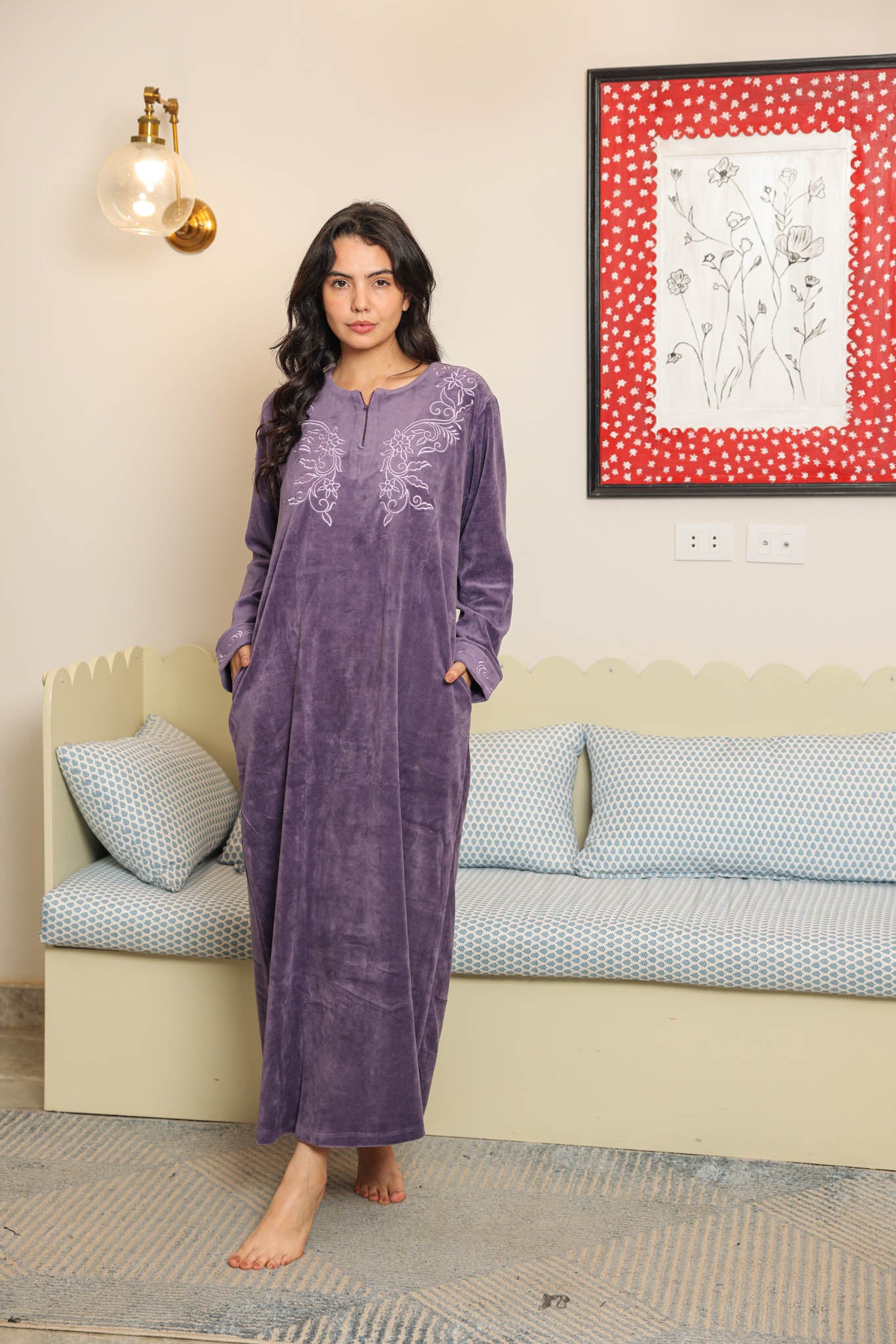 قميص حريمي قطيفه ساده مطرز بسوسته