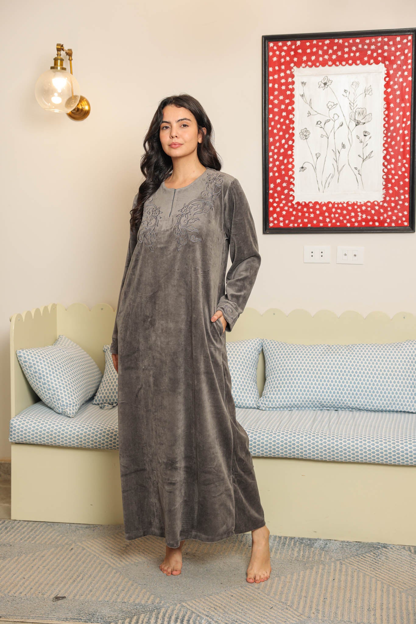 قميص حريمي قطيفه ساده مطرز بسوسته