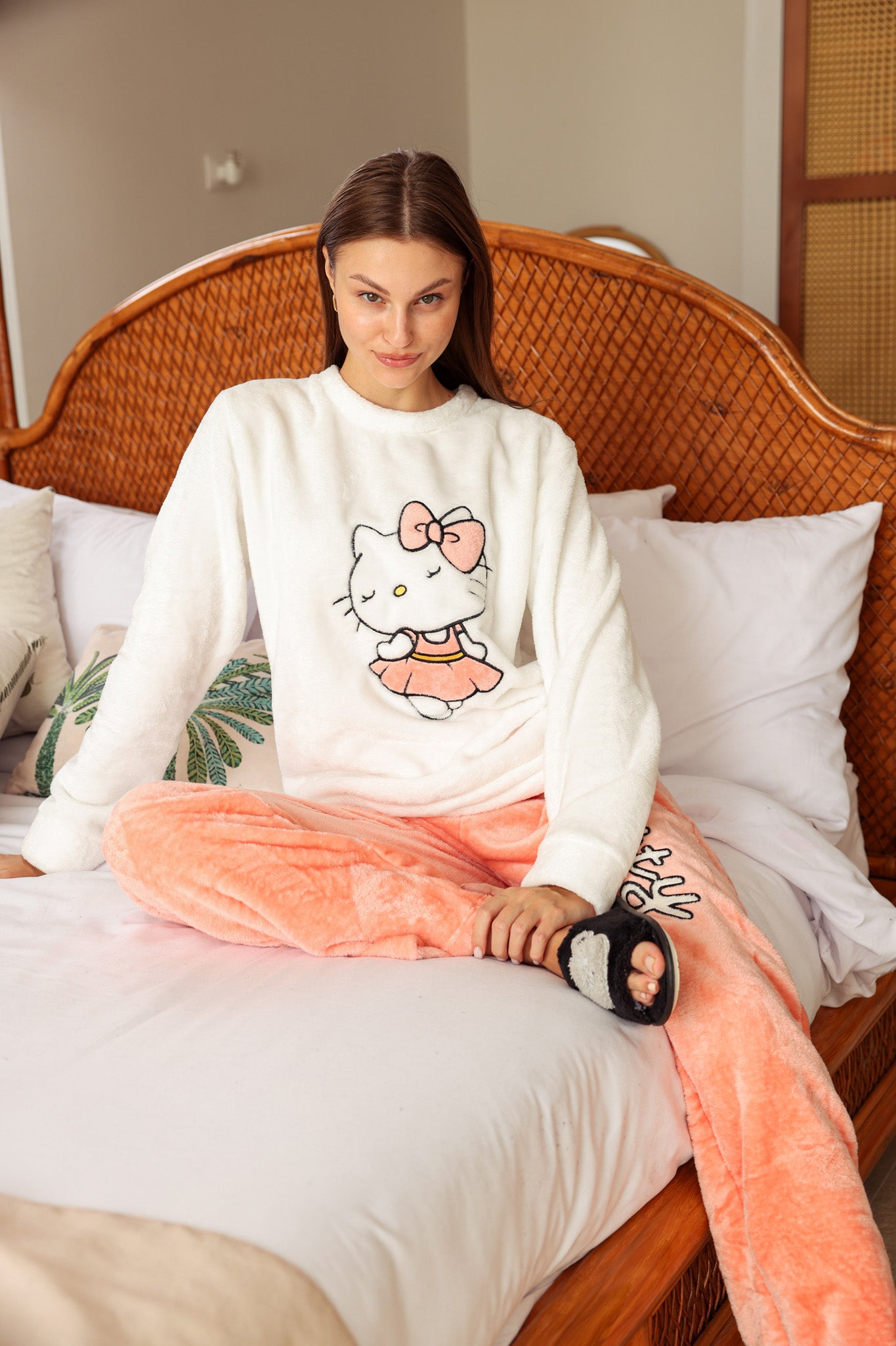 بيجاما بولار راوند مطرز cat