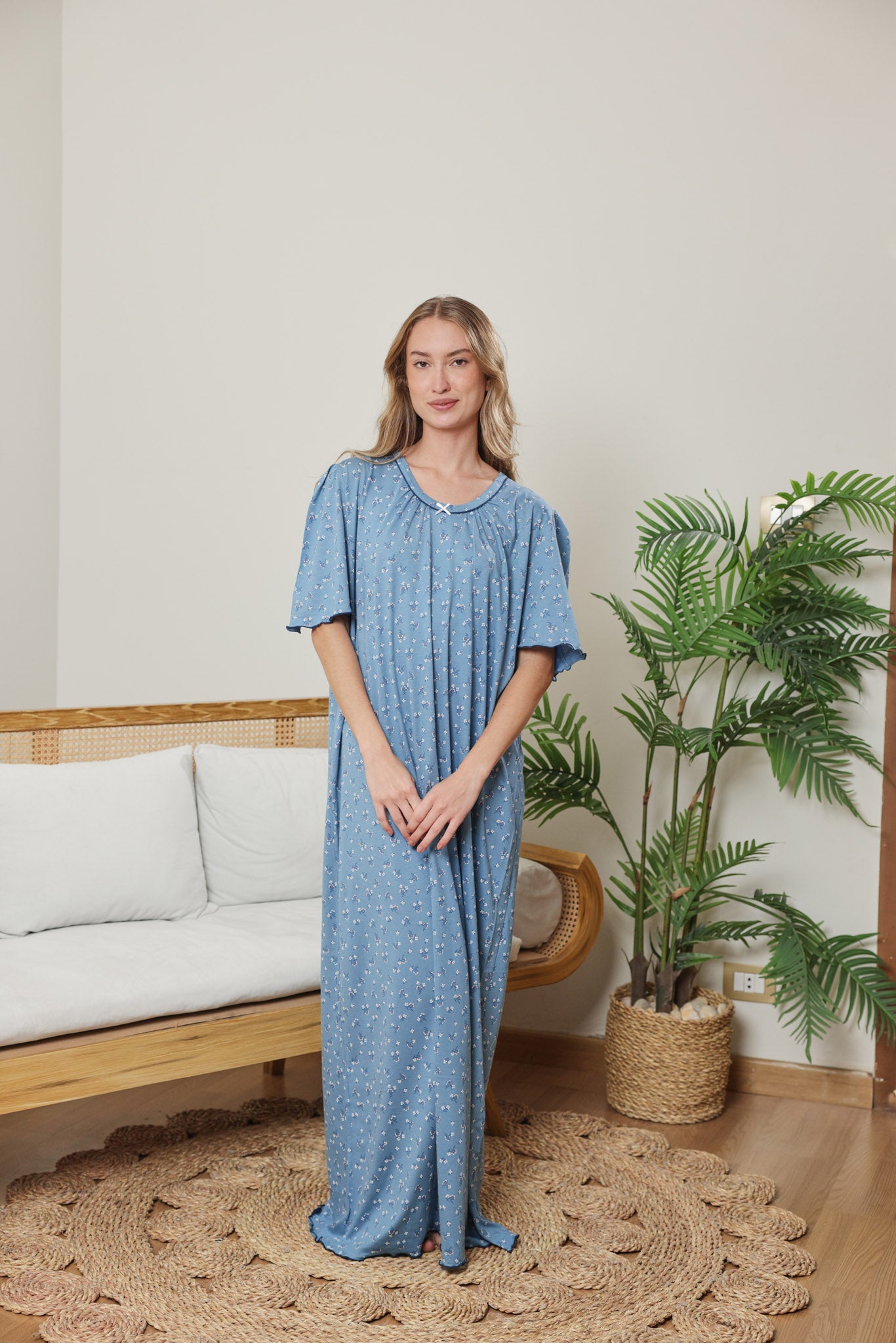 قميص حريمي نص كم مطبوع ورده