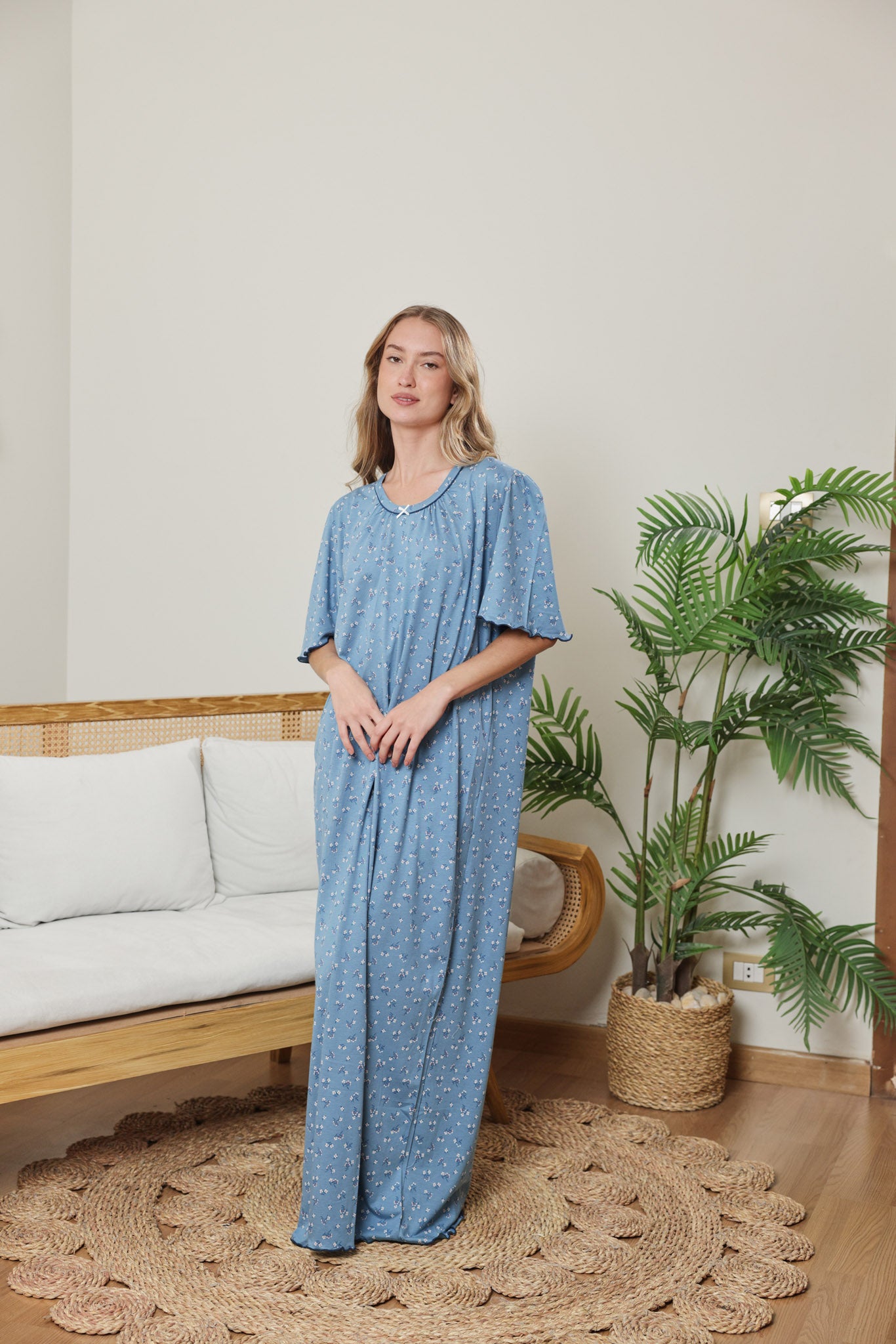 قميص حريمي نص كم مطبوع ورده