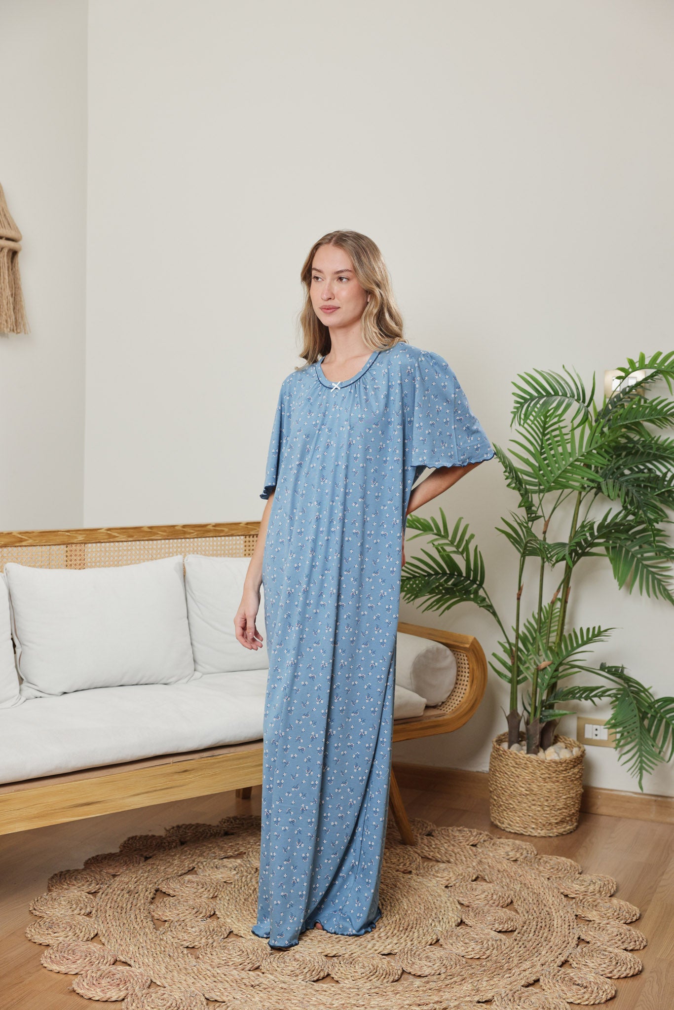 قميص حريمي نص كم مطبوع ورده