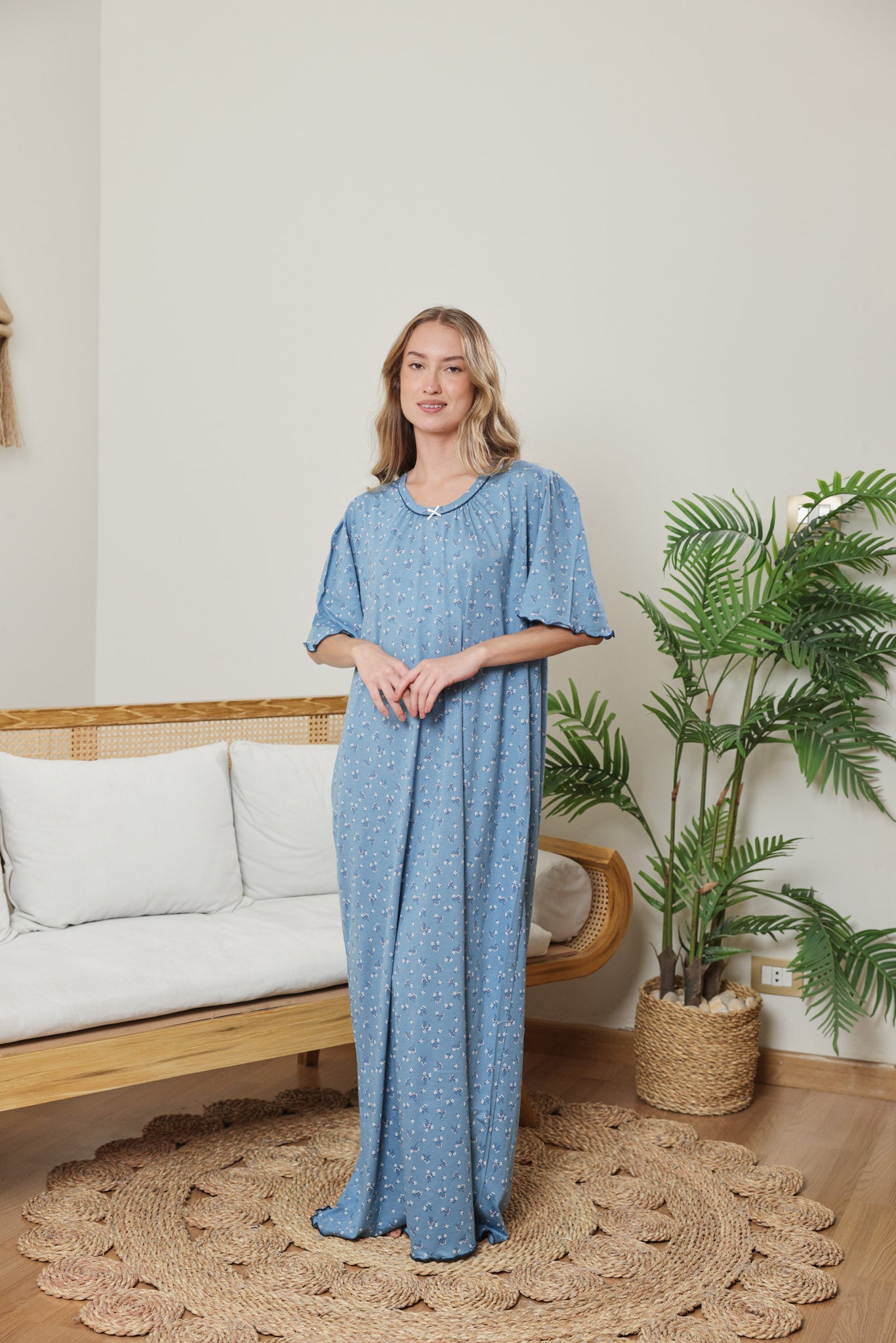 قميص حريمي نص كم مطبوع ورده