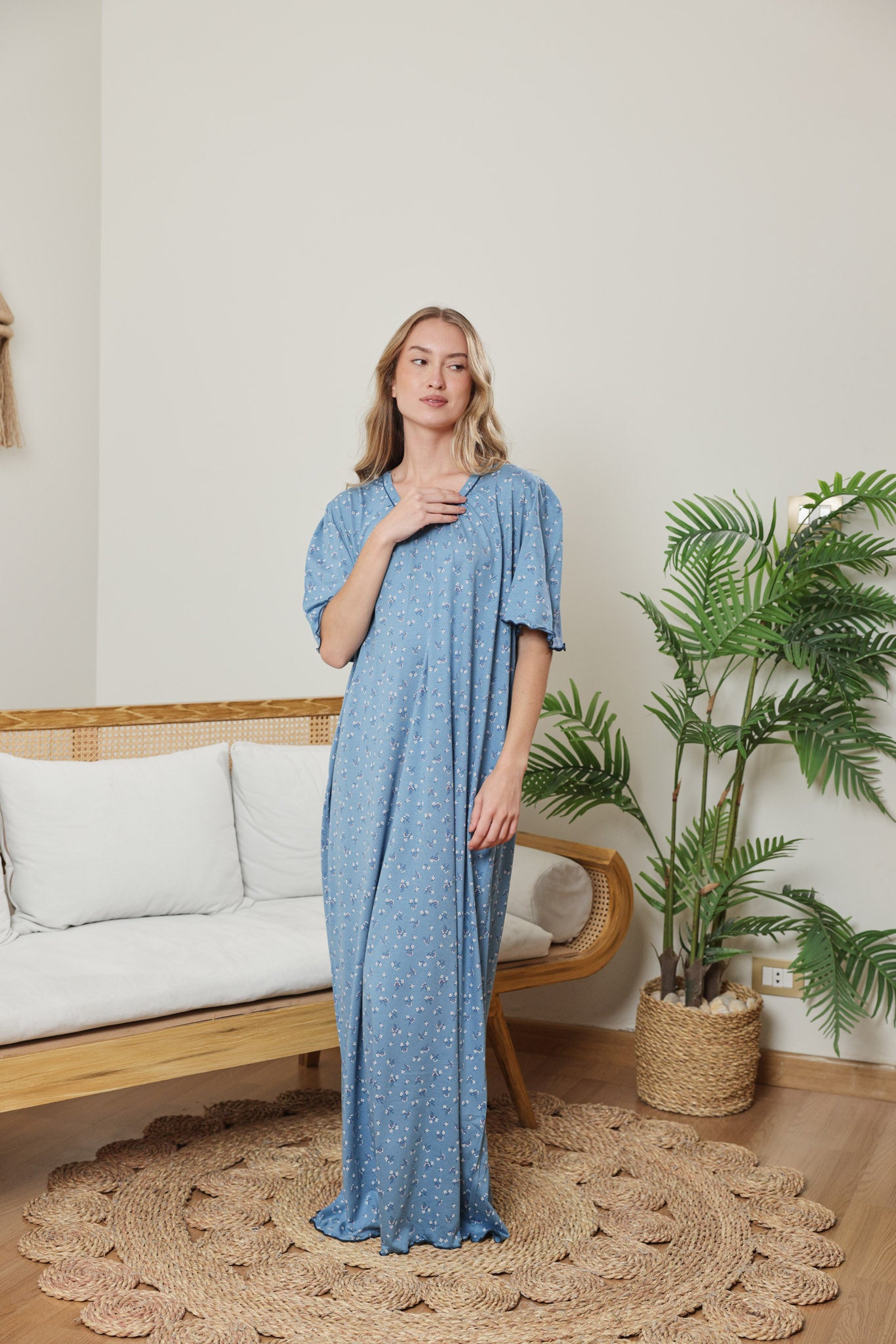 قميص حريمي نص كم مطبوع ورده