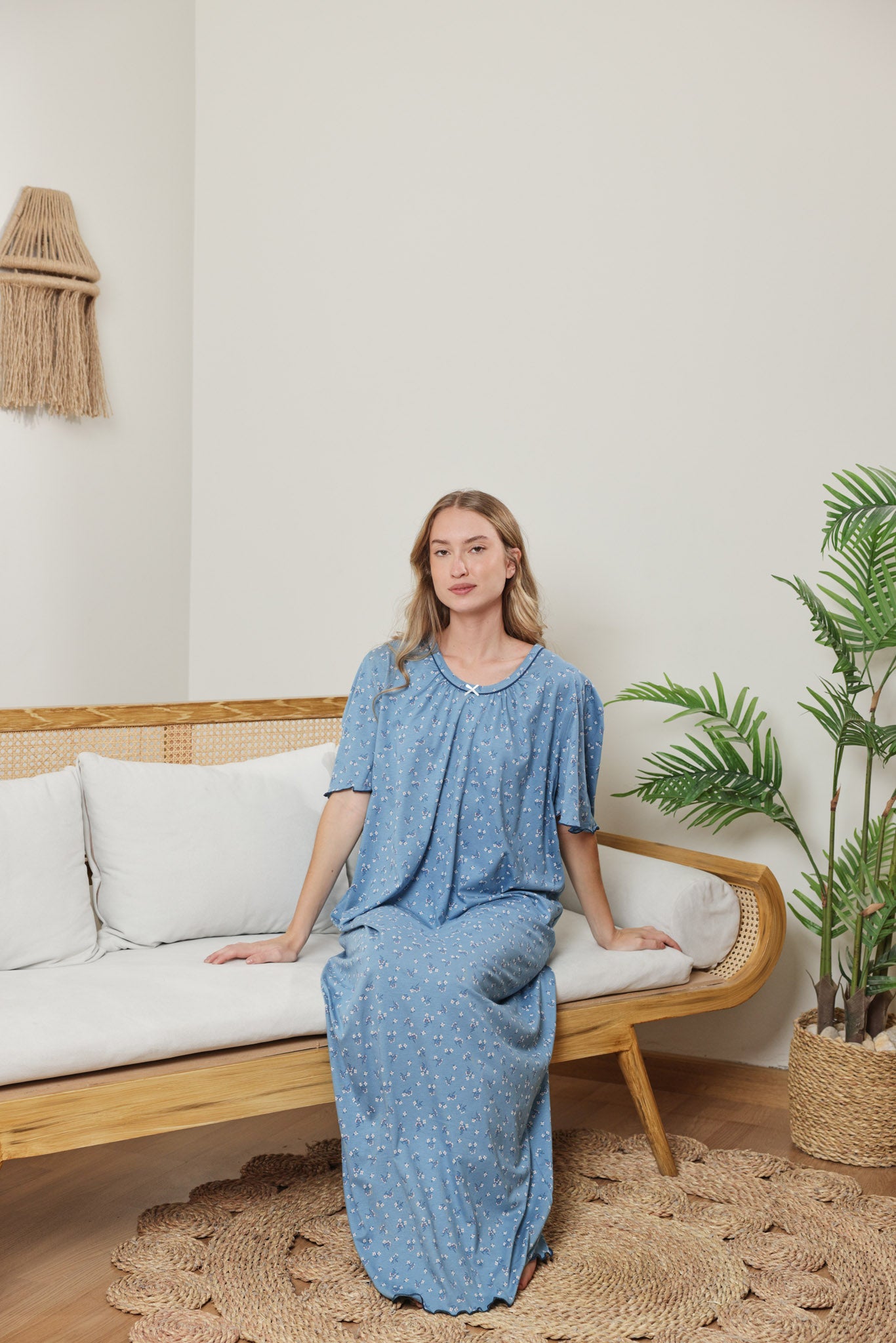 قميص حريمي نص كم مطبوع ورده