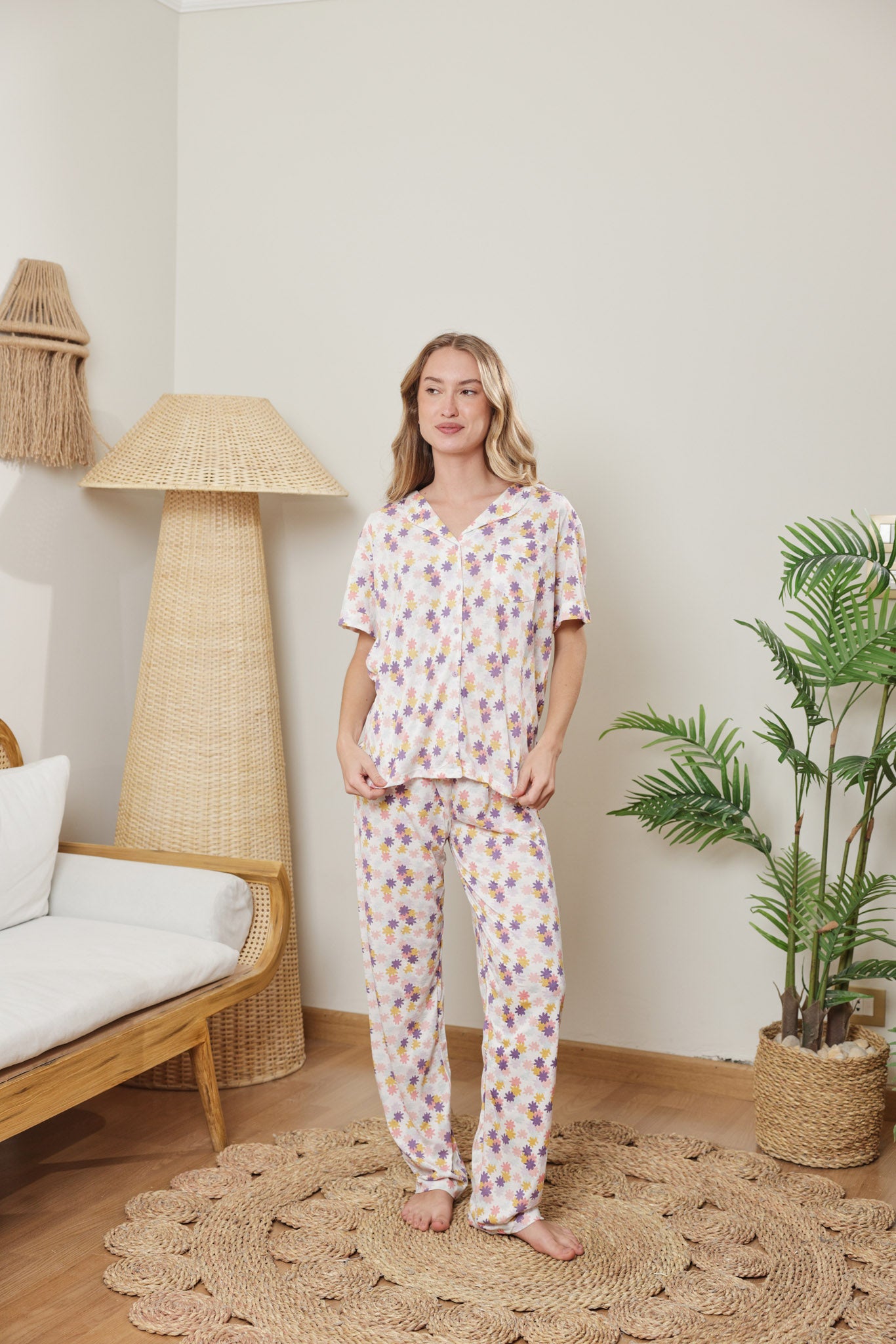 بيجاما كلاسيك بزراير ورده