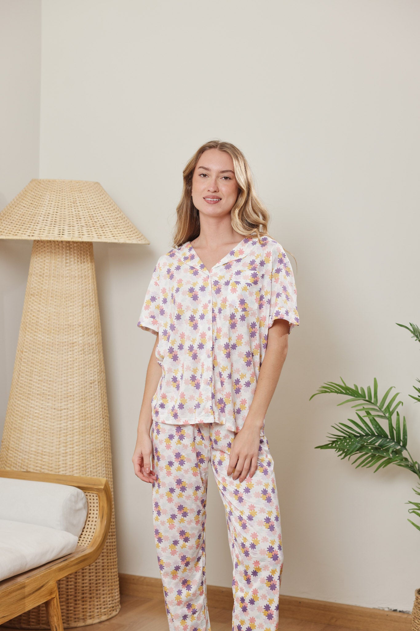 بيجاما كلاسيك بزراير ورده