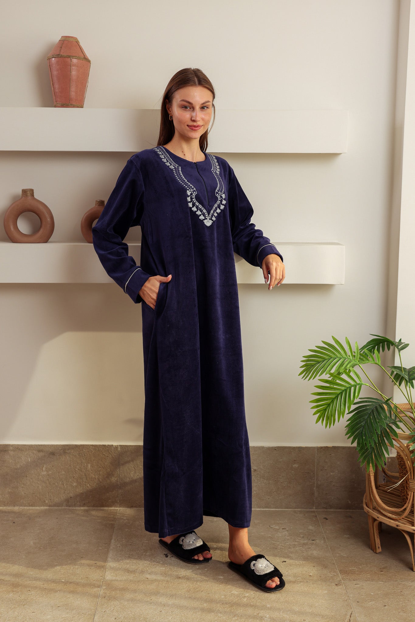 جلابيه قطيفه ساده مطرز بسوسته