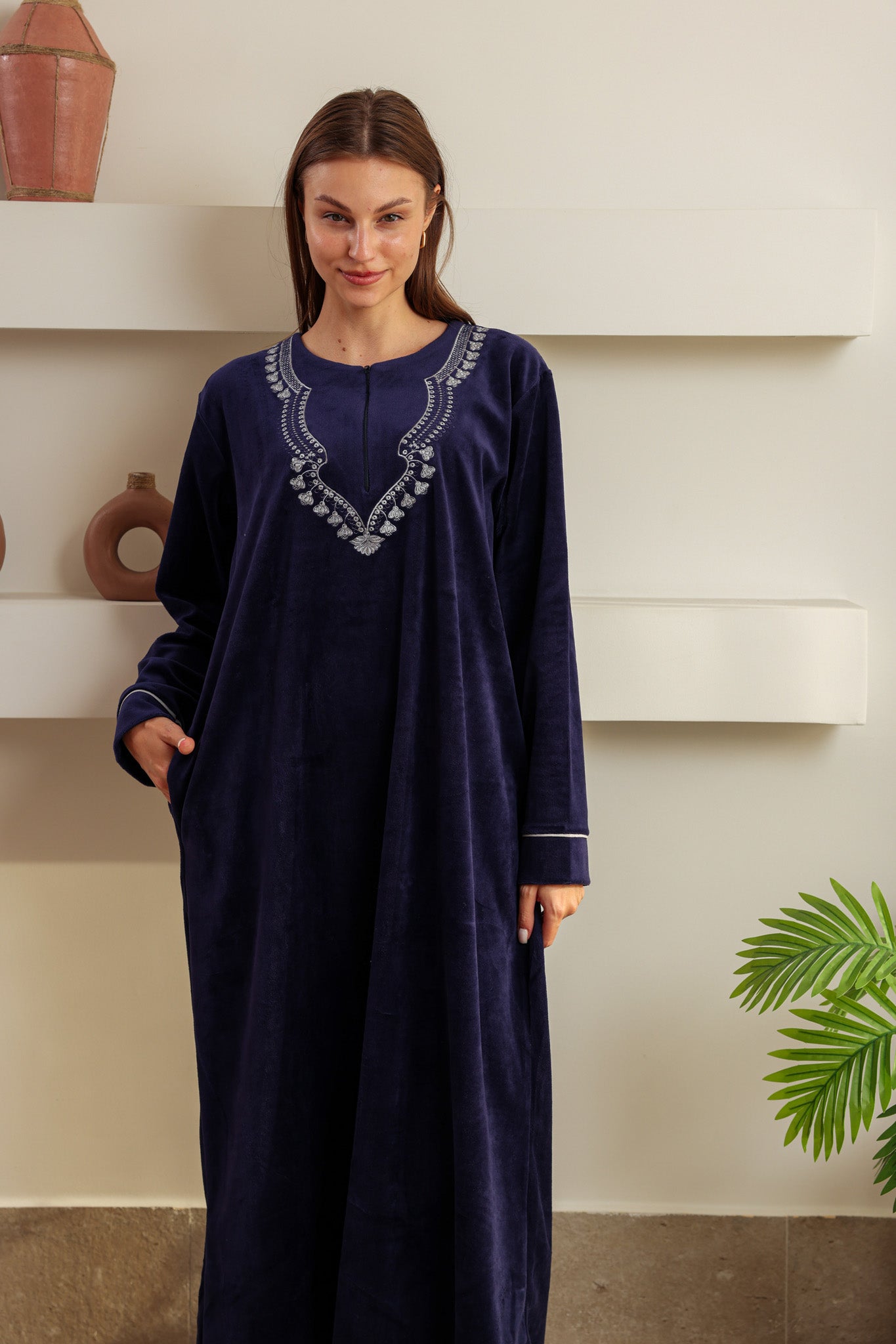 جلابيه قطيفه ساده مطرز بسوسته