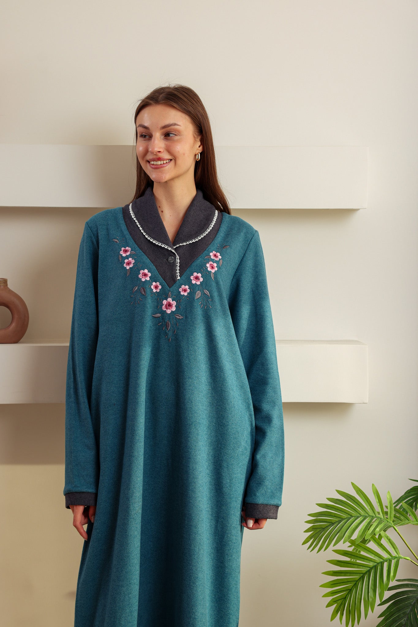 قميص كاشمير كولشال مطرز ورد