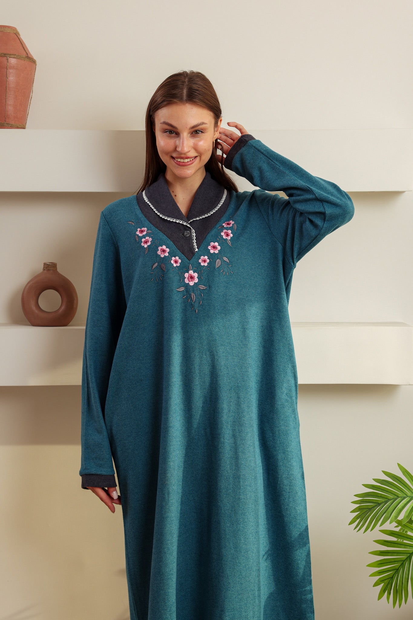 قميص كاشمير كولشال مطرز ورد