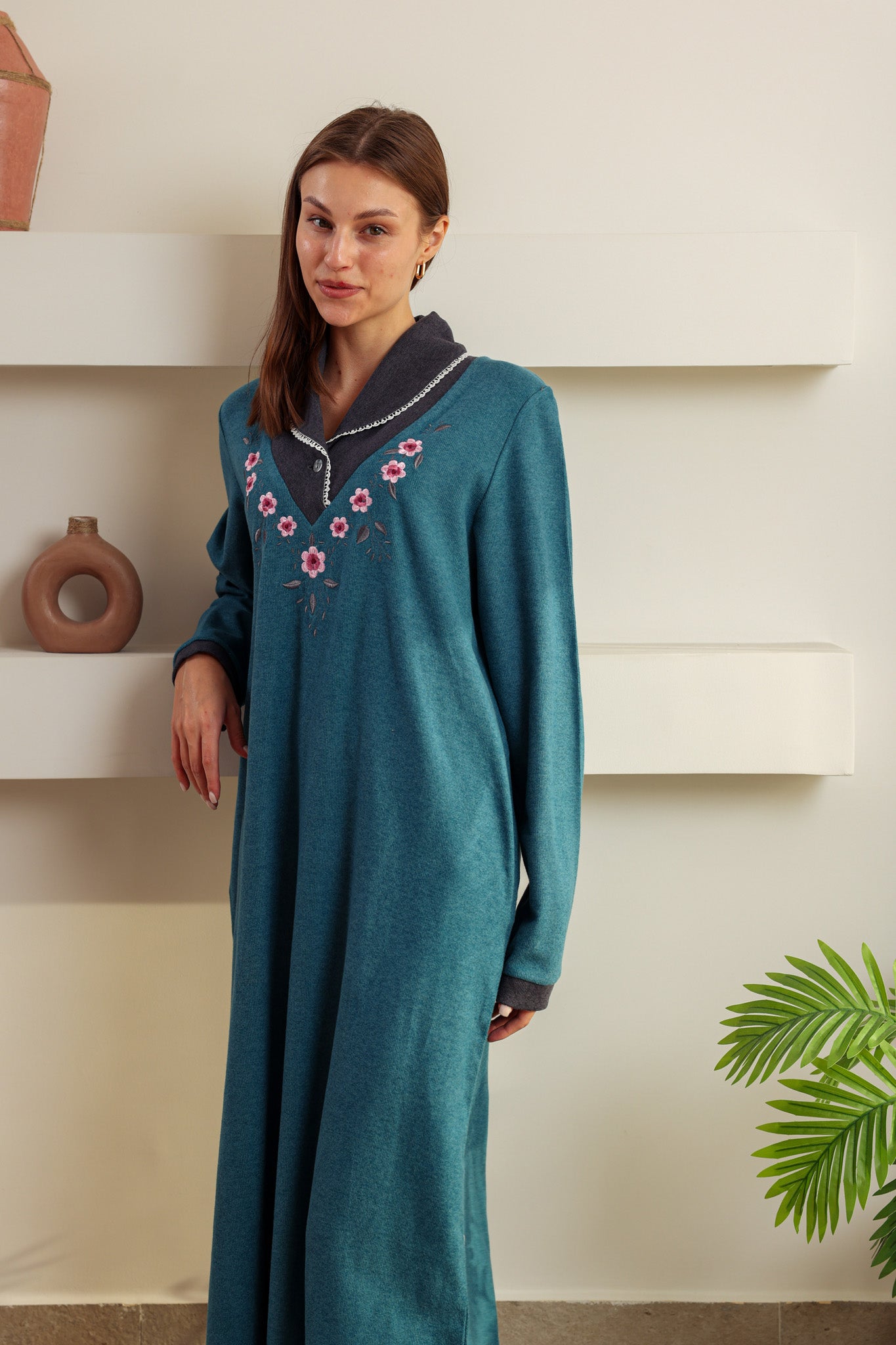 قميص كاشمير كولشال مطرز ورد