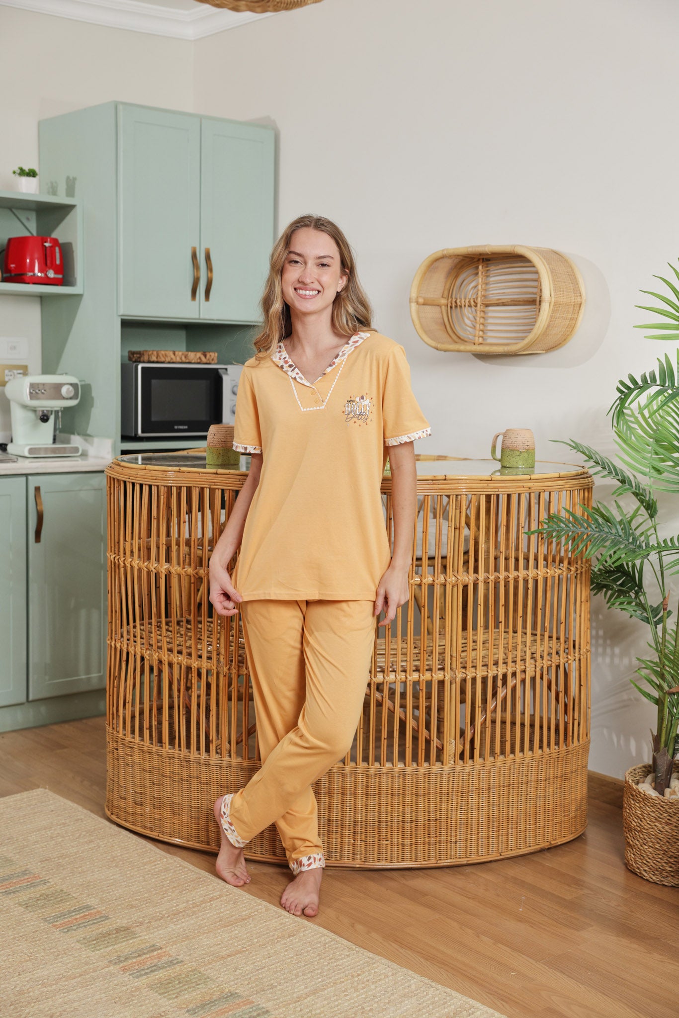 بيجاما نص كم بلياقه مطرز holly