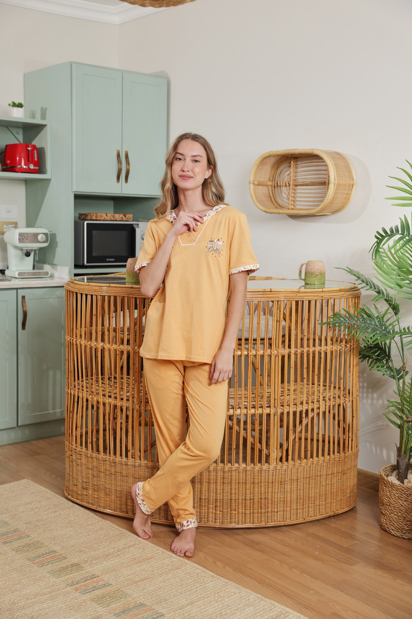 بيجاما نص كم بلياقه مطرز holly