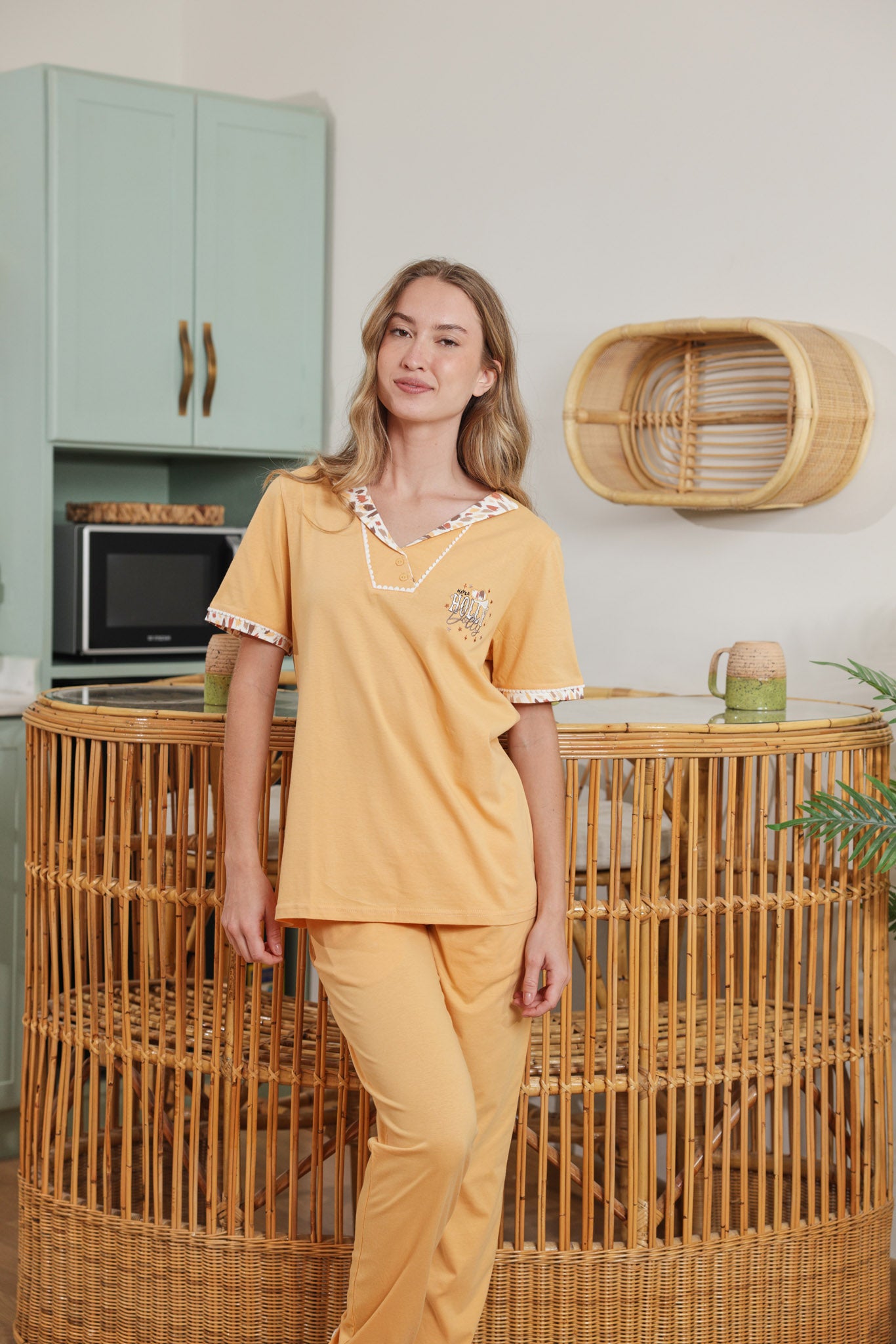 بيجاما نص كم بلياقه مطرز holly