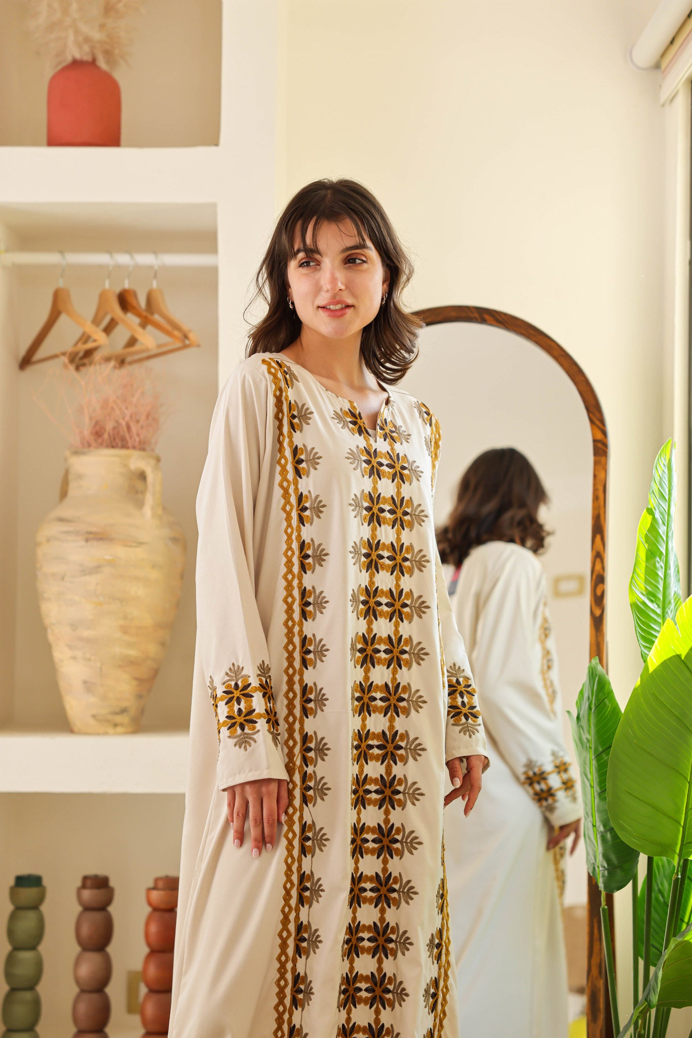 قميص داكرون ساده بكم مطرز 166