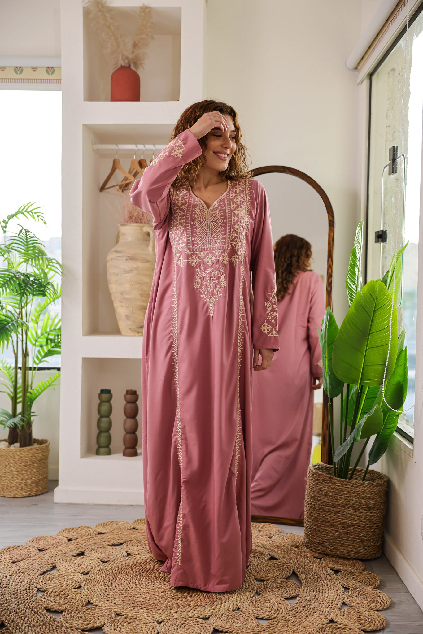 قميص داكرون ساده بكم مطرز