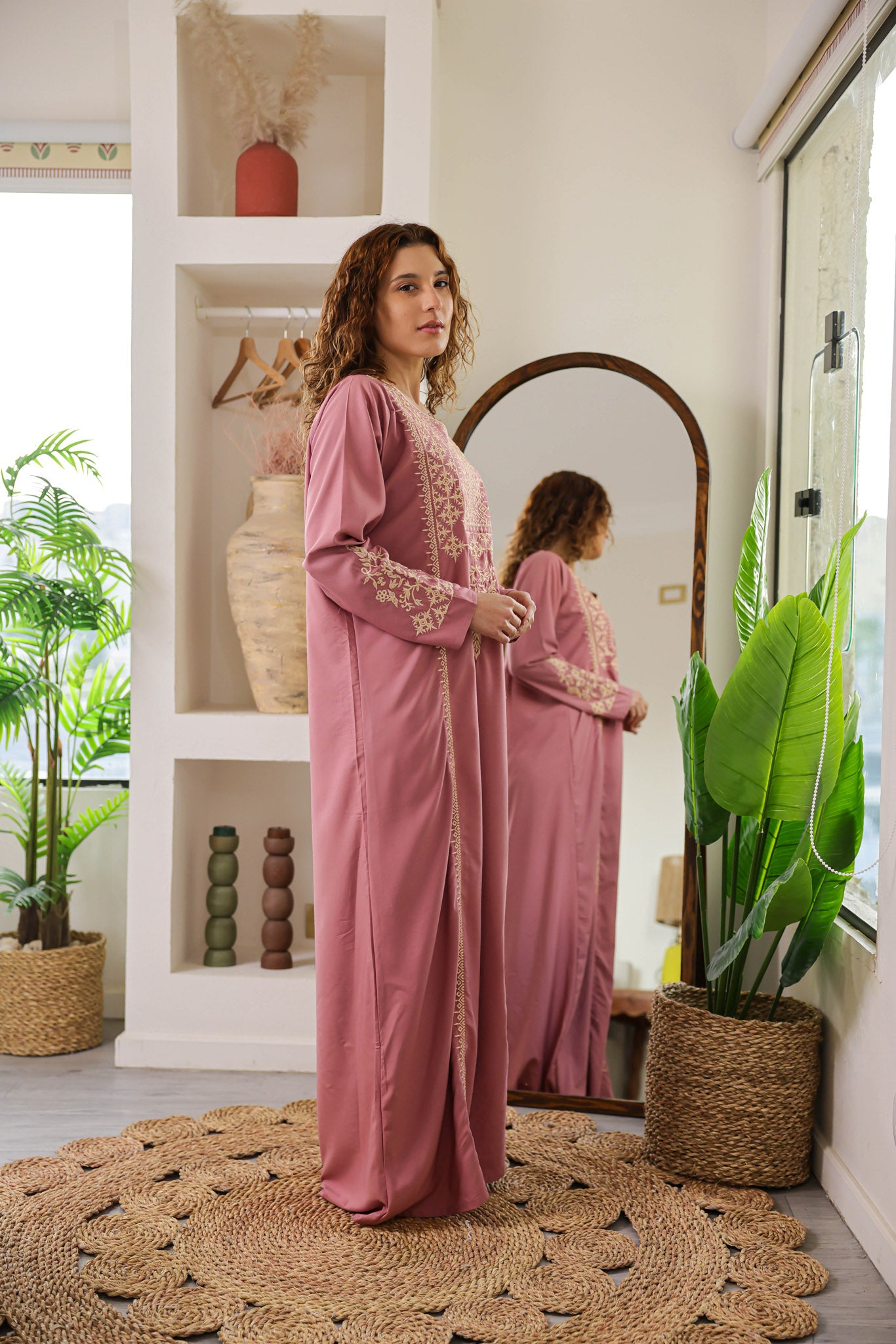 قميص داكرون ساده بكم مطرز