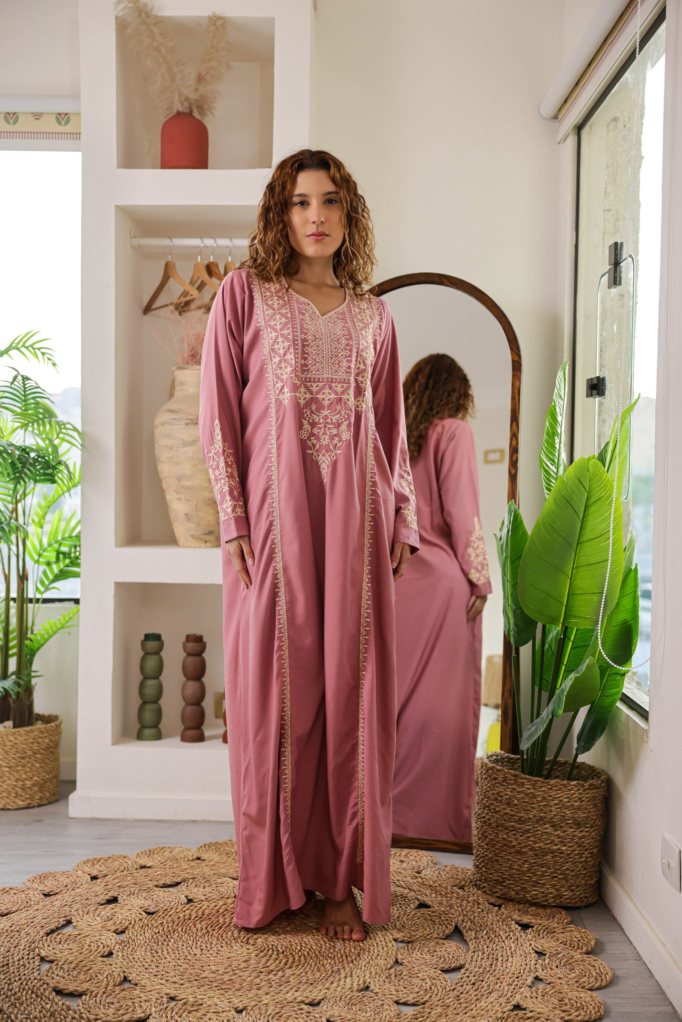 قميص داكرون ساده بكم مطرز