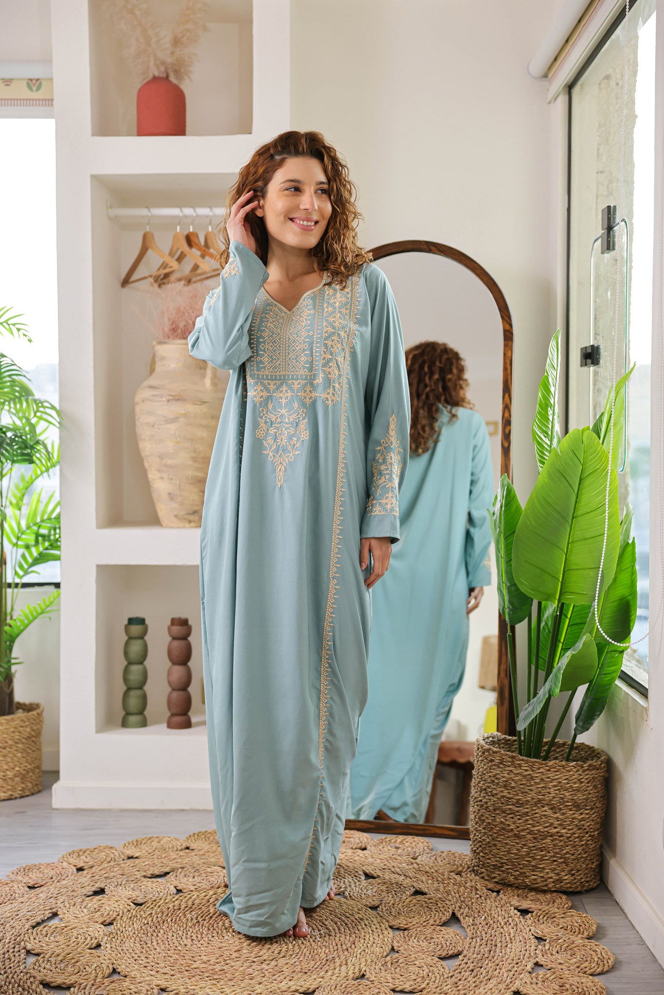 قميص داكرون ساده بكم مطرز