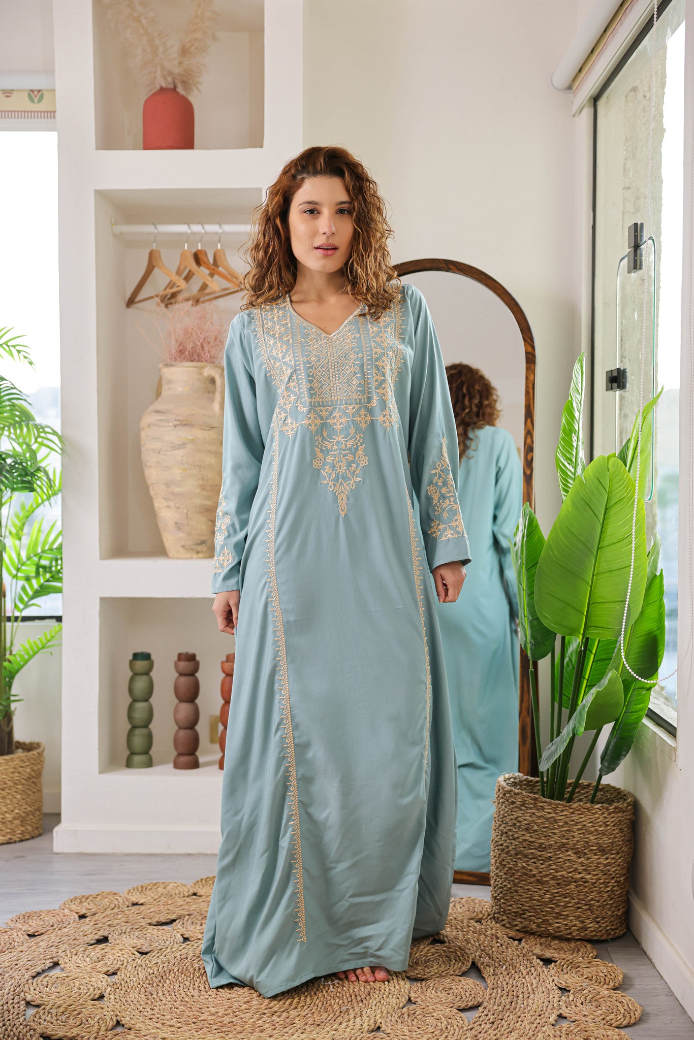 قميص داكرون ساده بكم مطرز