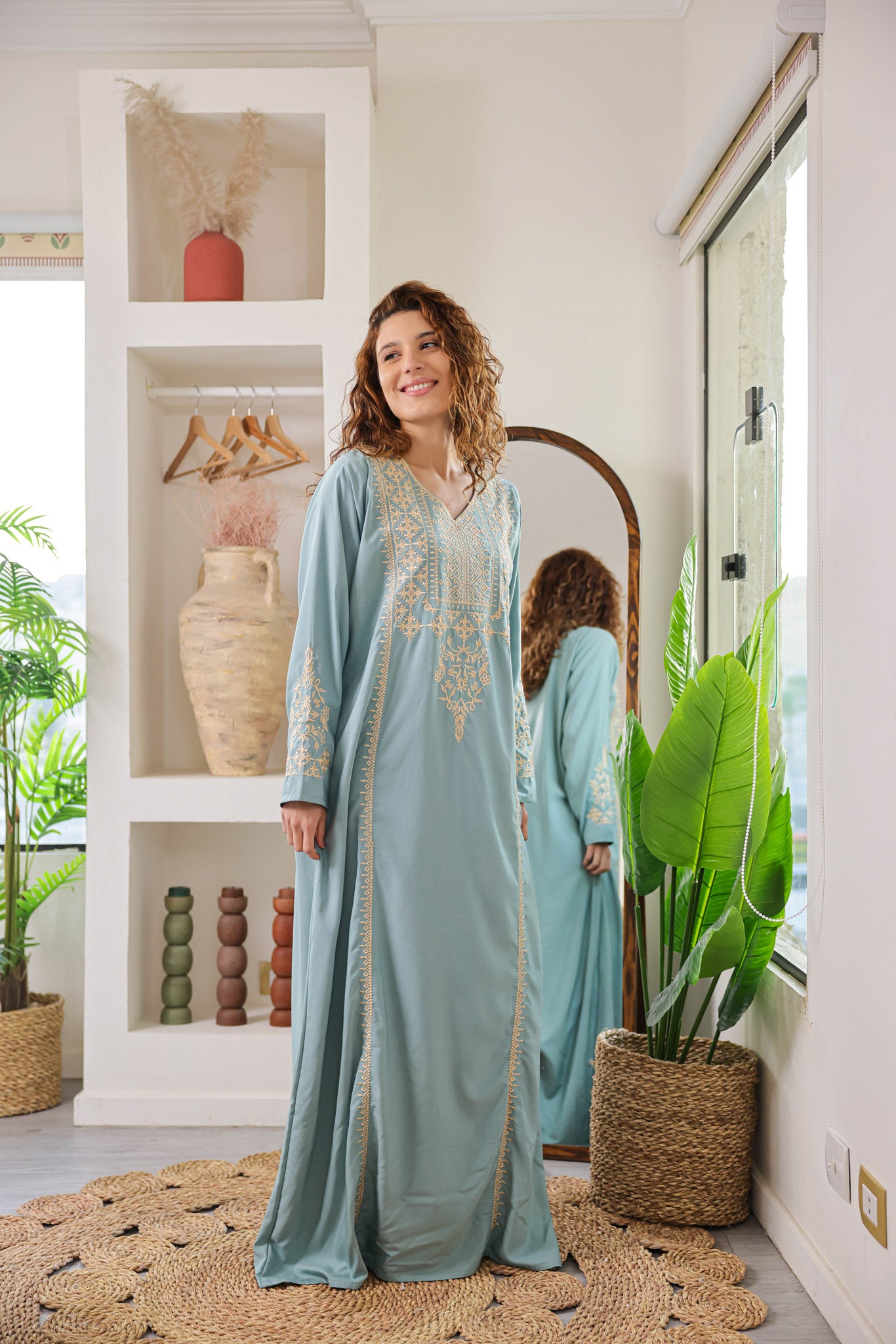 قميص داكرون ساده بكم مطرز