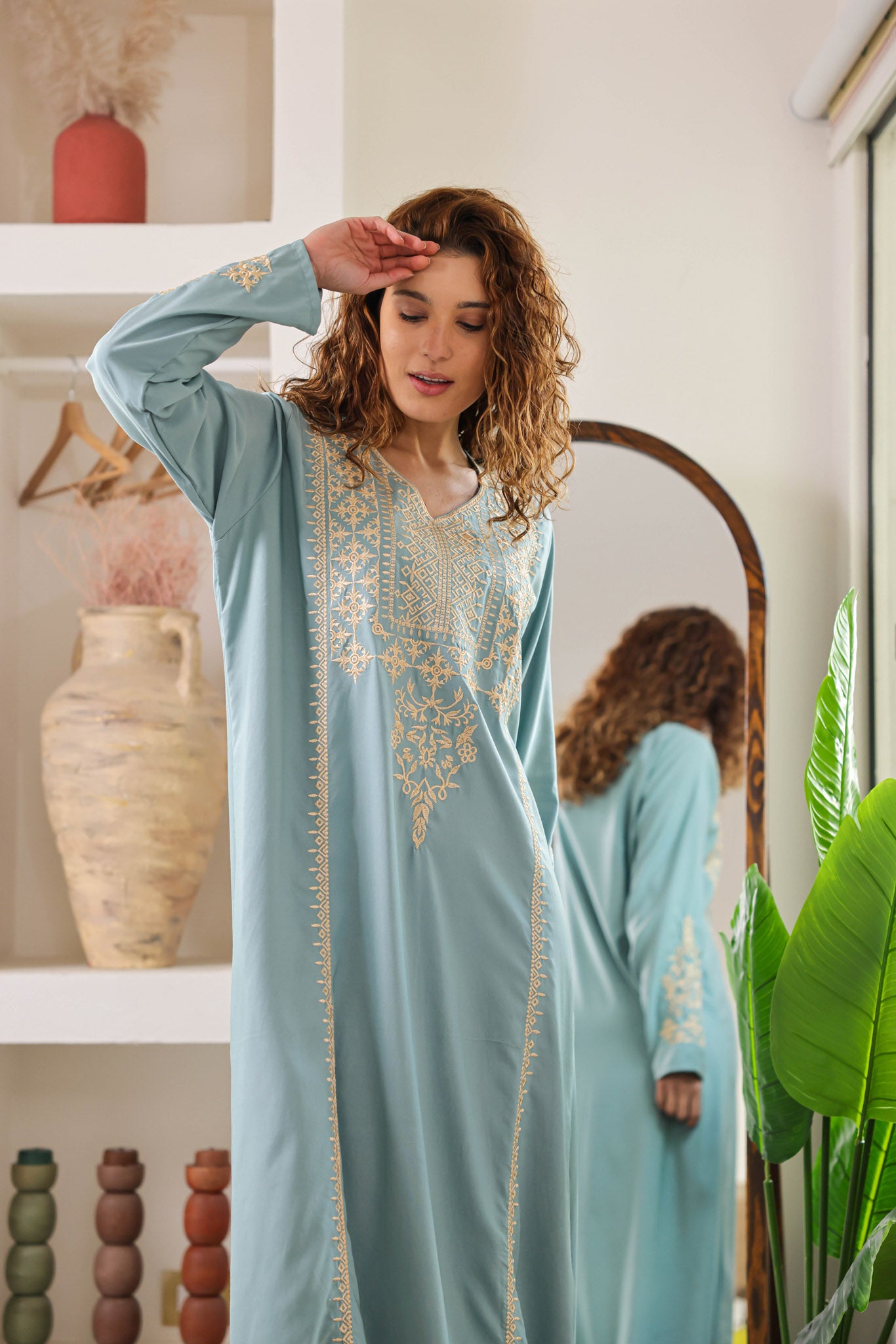 قميص داكرون ساده بكم مطرز