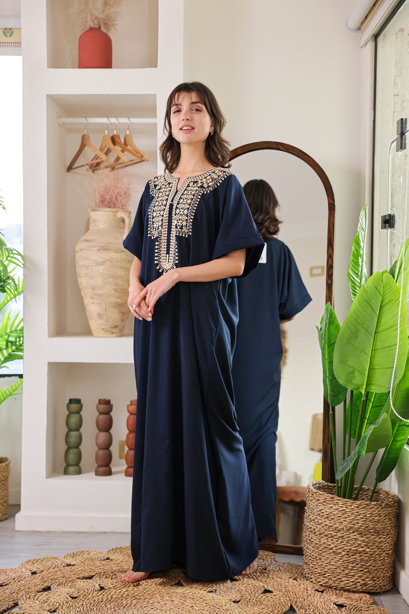 قميص داكرون نص كم مطرز