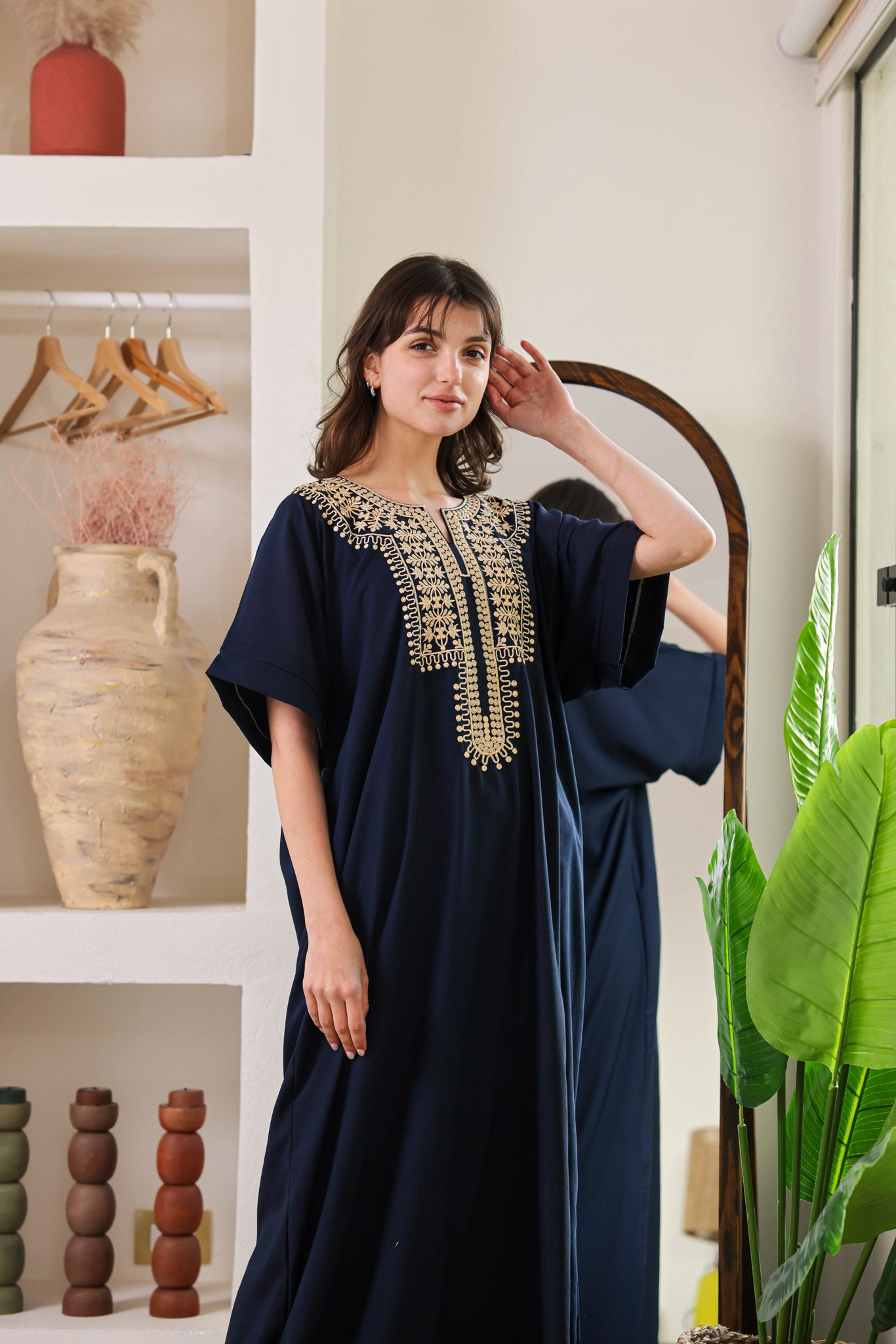 قميص داكرون نص كم مطرز