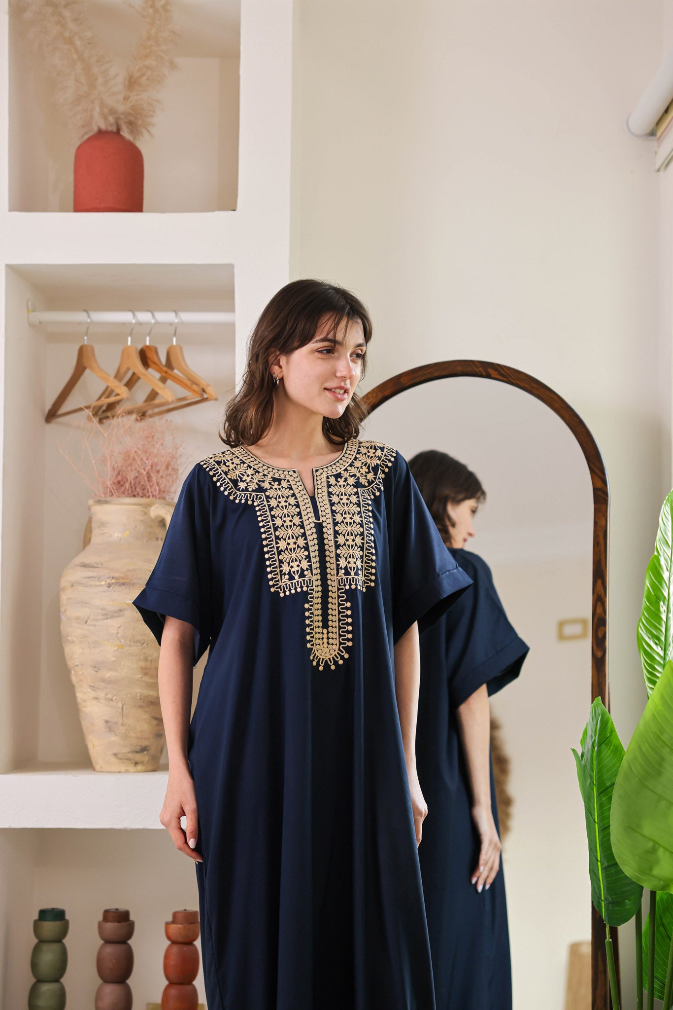 قميص داكرون نص كم مطرز