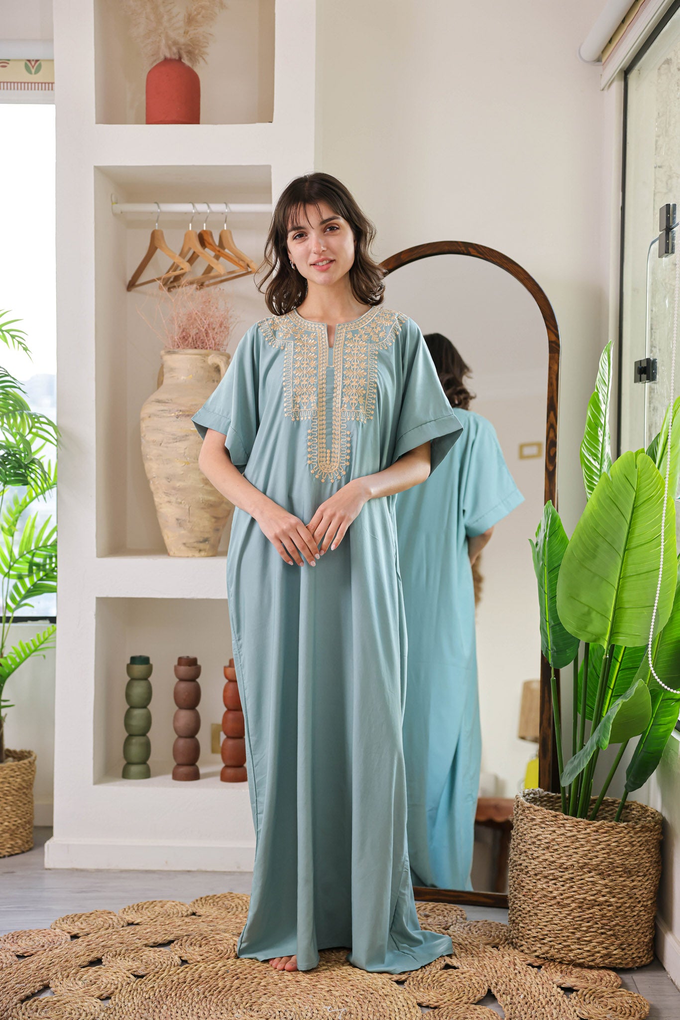 قميص داكرون نص كم مطرز