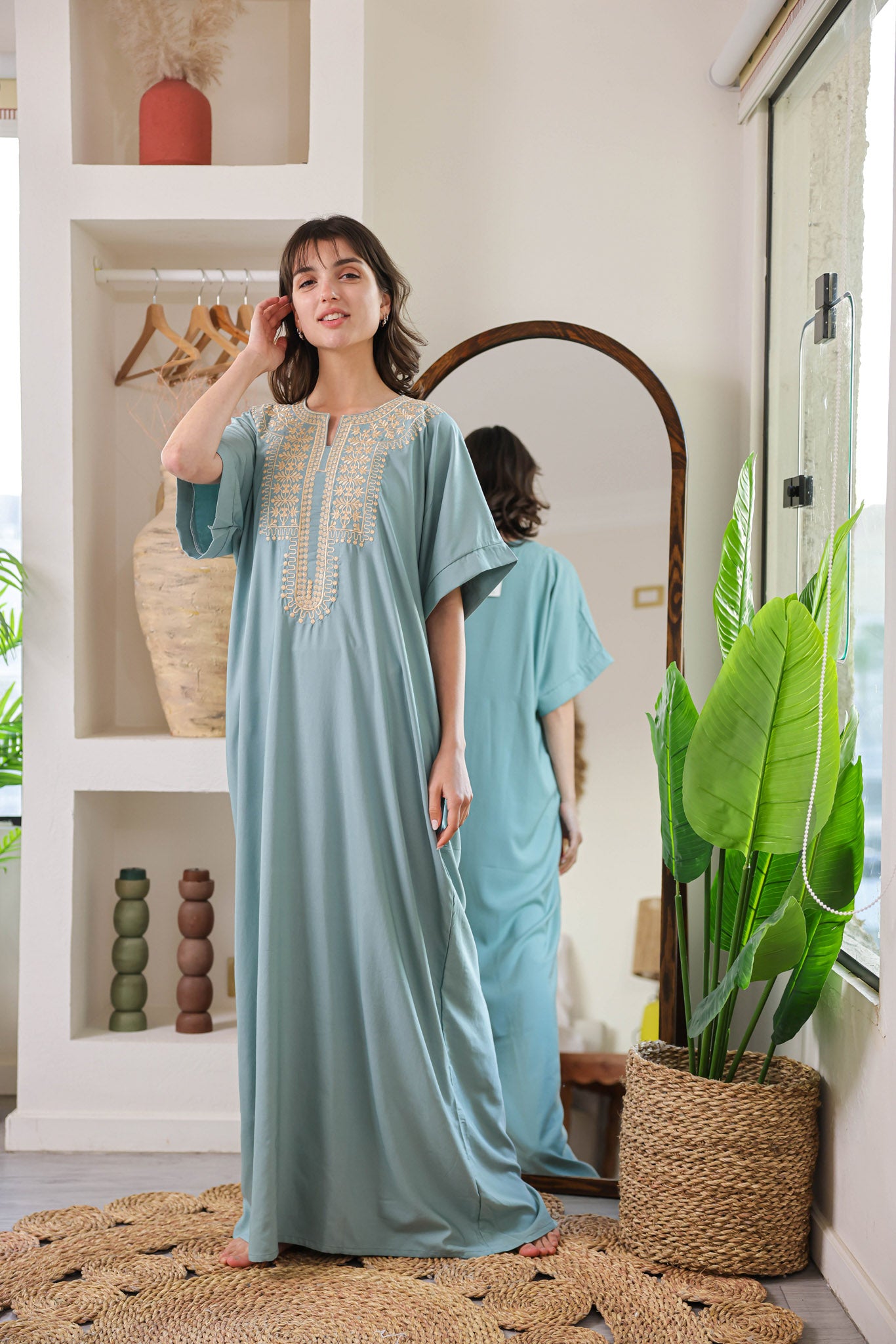 قميص داكرون نص كم مطرز