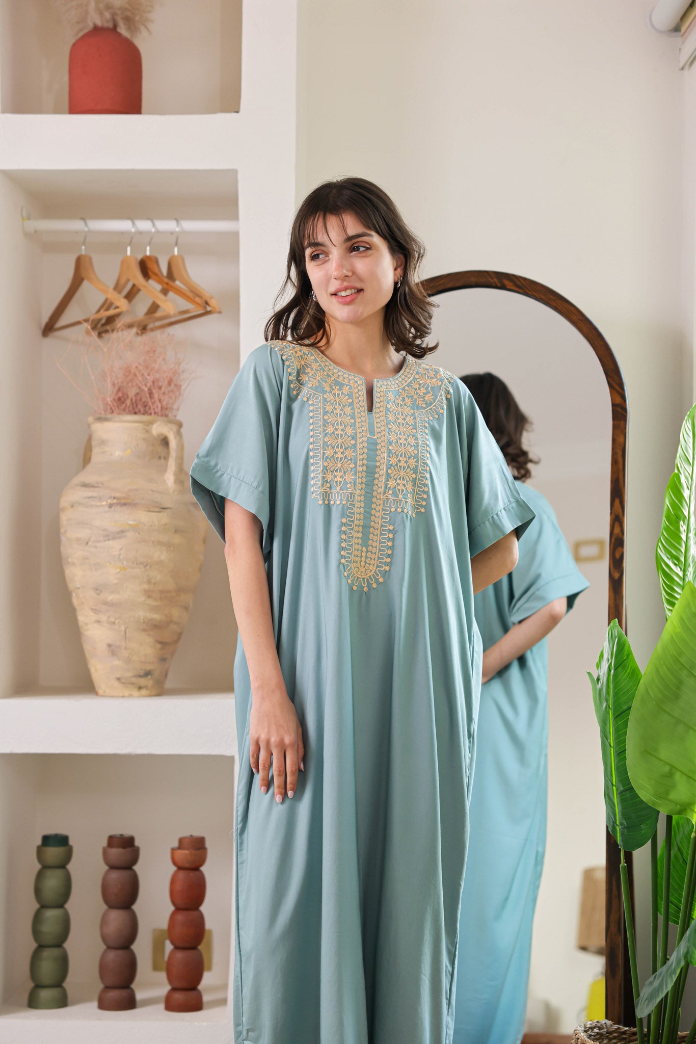 قميص داكرون نص كم مطرز