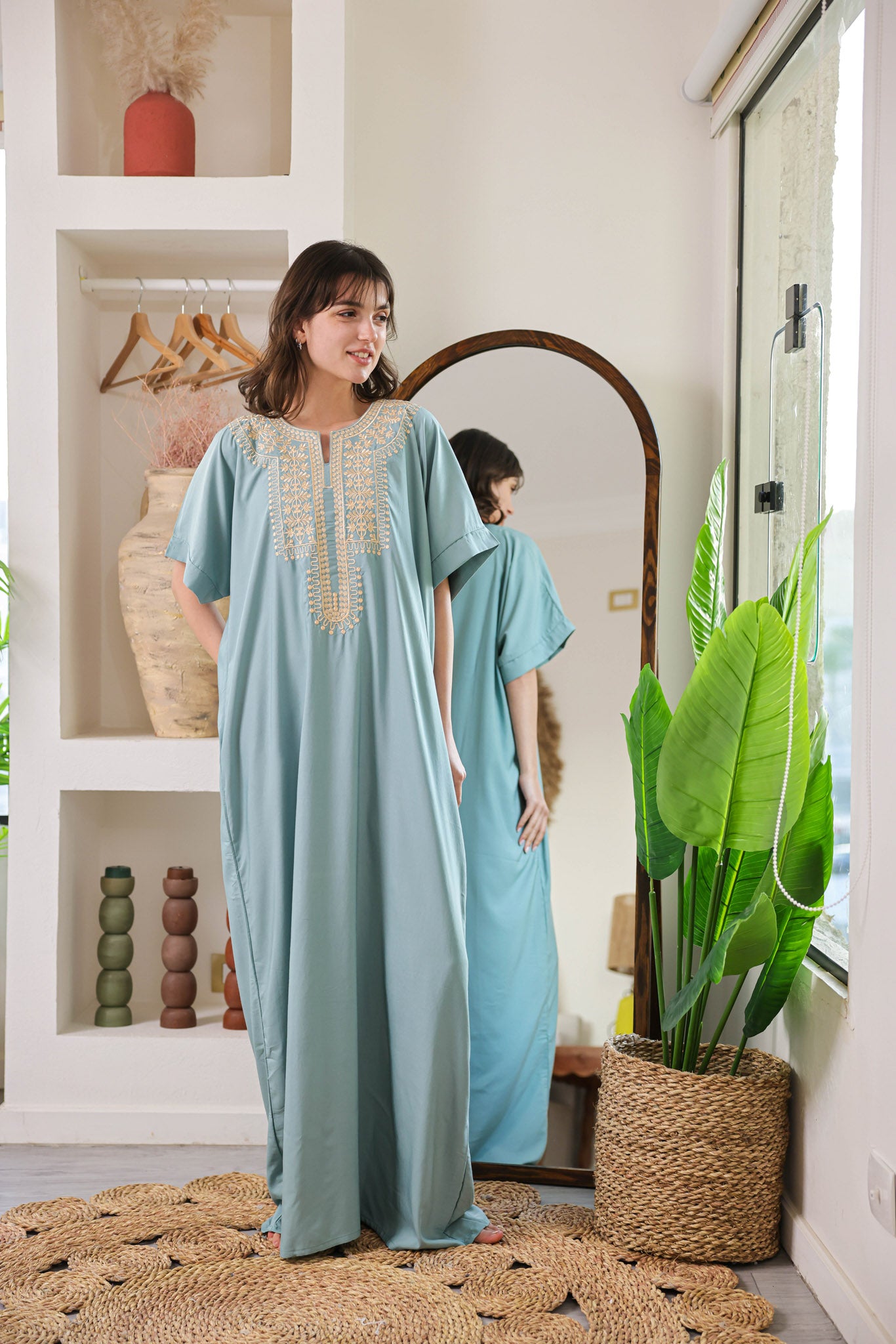 قميص داكرون نص كم مطرز