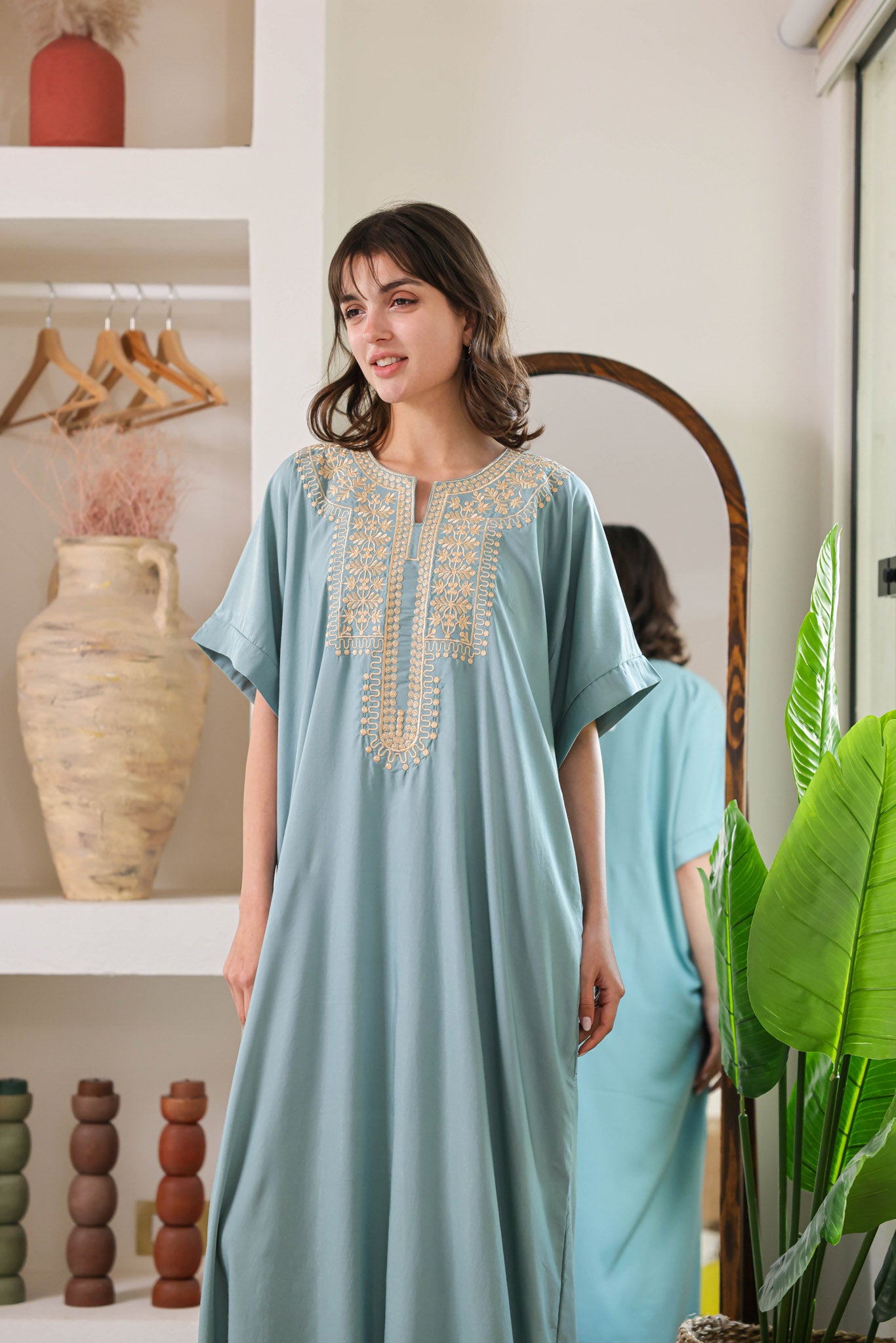 قميص داكرون نص كم مطرز