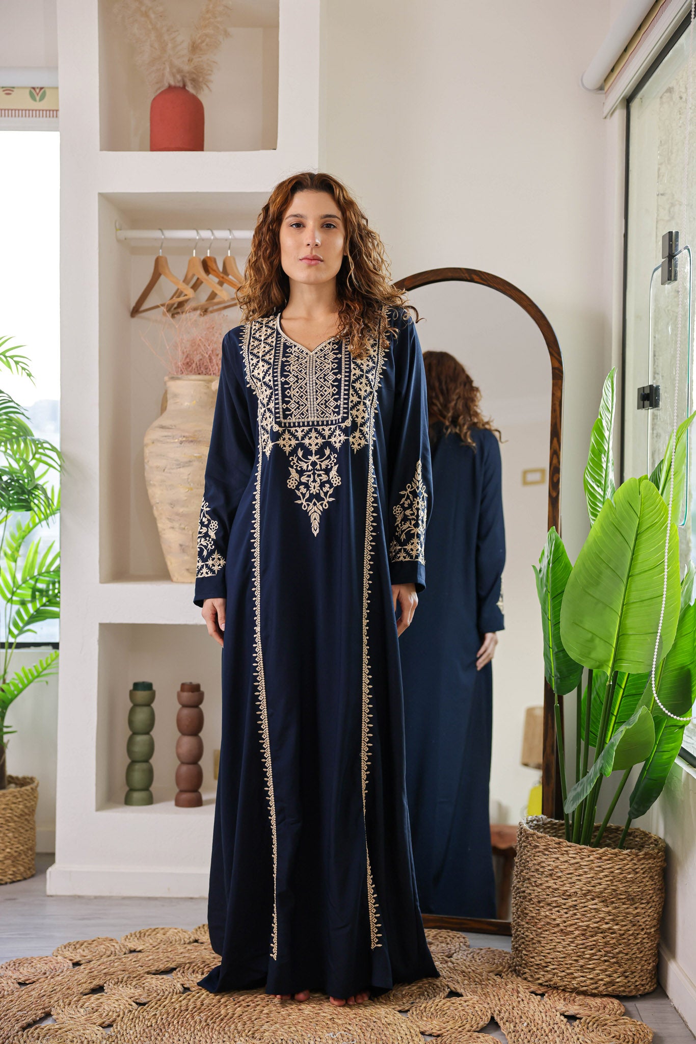 قميص داكرون ساده بكم مطرز