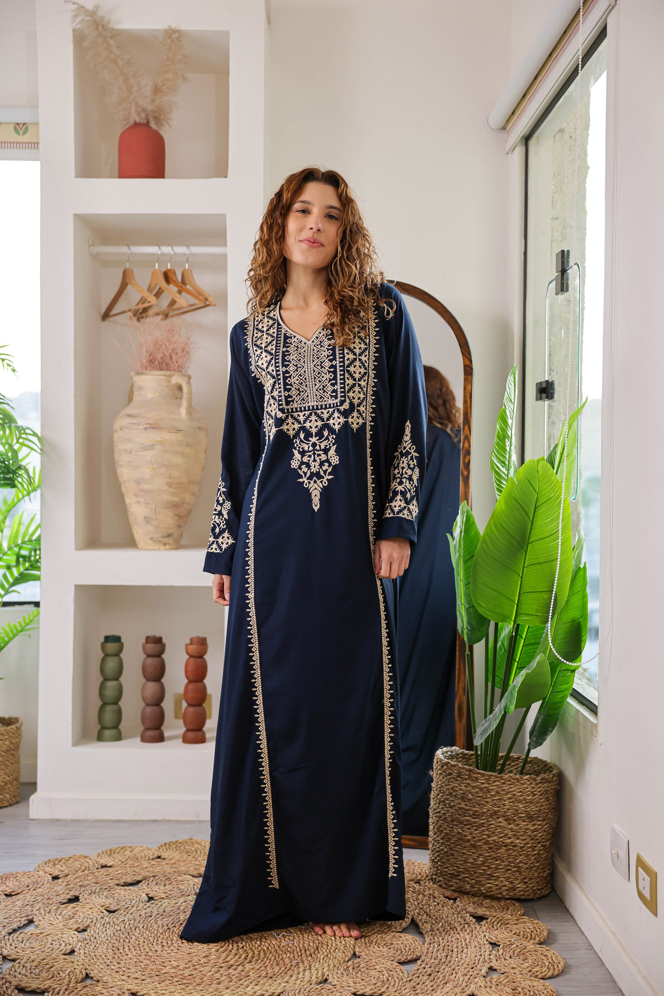 قميص داكرون ساده بكم مطرز