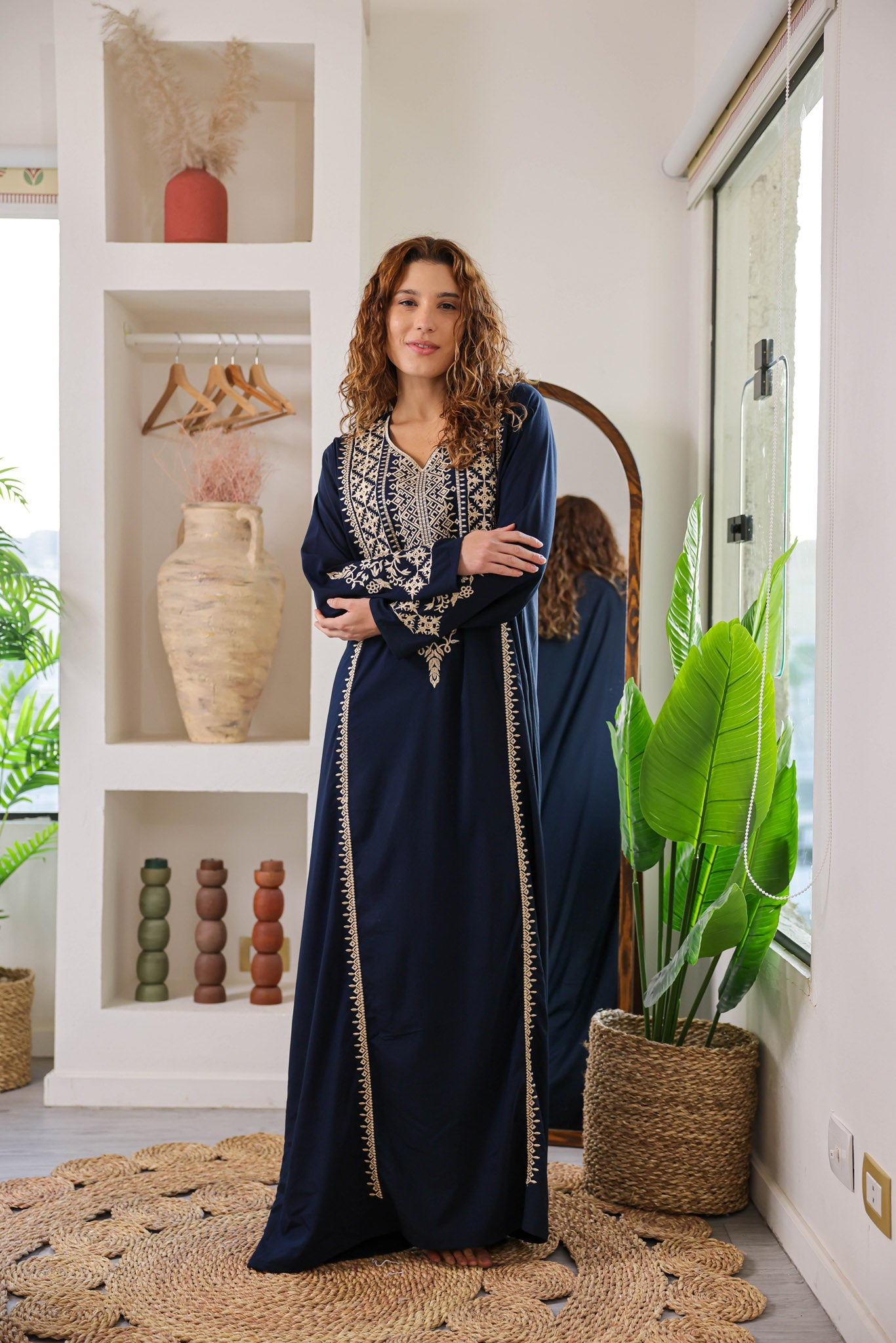 قميص داكرون ساده بكم مطرز