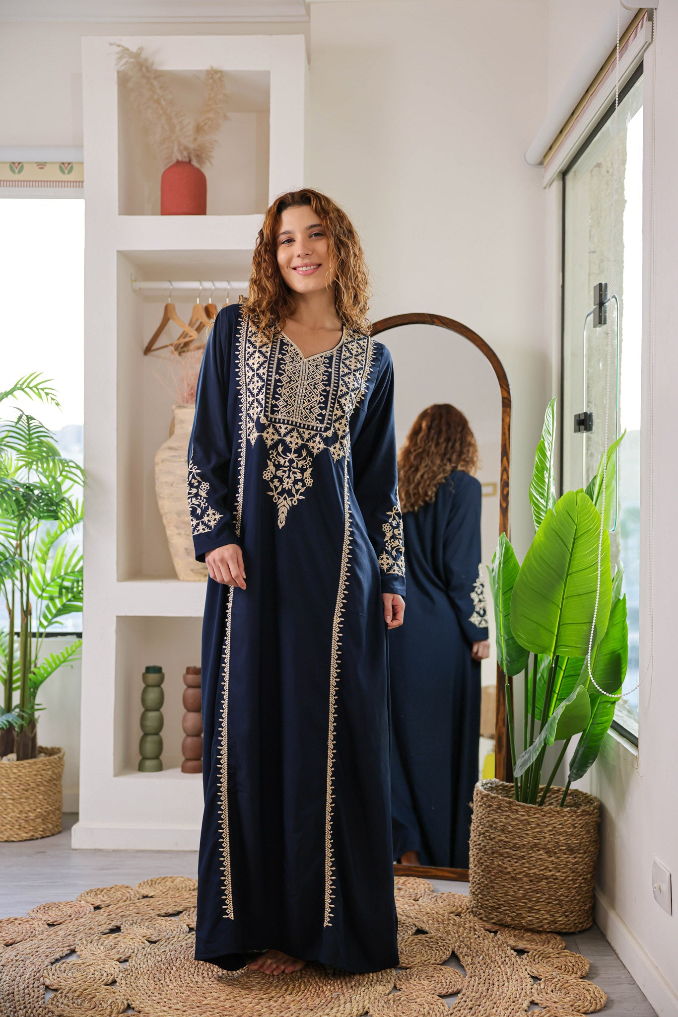 قميص داكرون ساده بكم مطرز