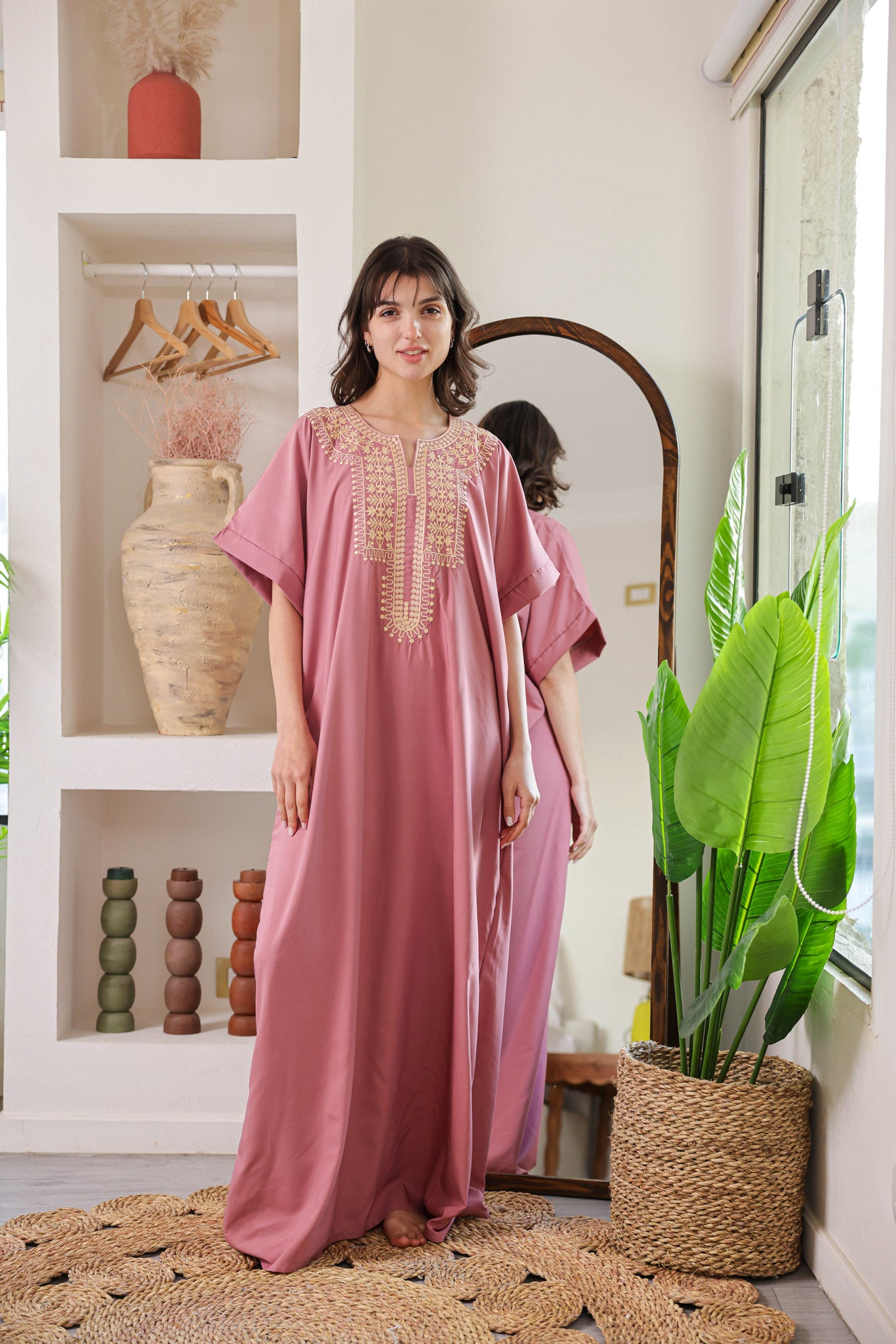 قميص داكرون نص كم مطرز