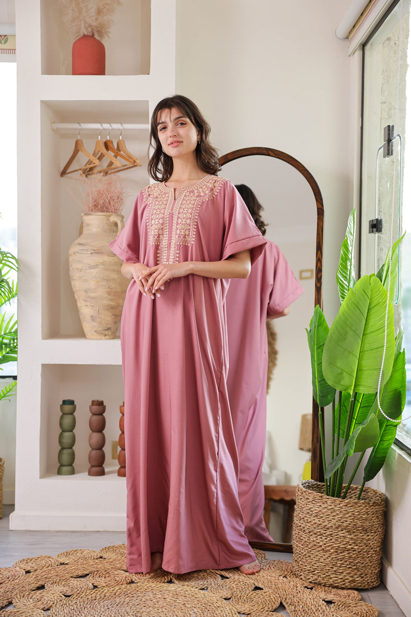 قميص داكرون نص كم مطرز