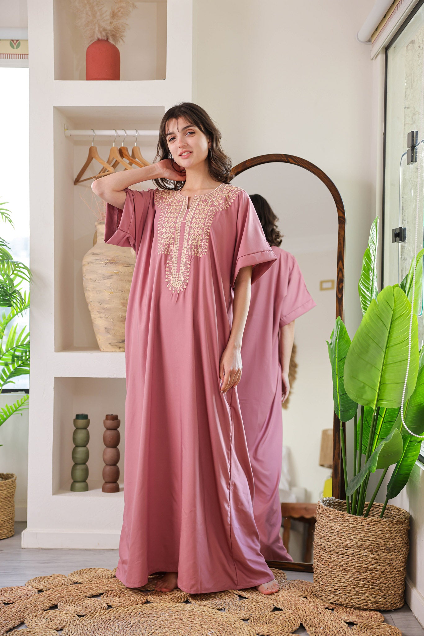 قميص داكرون نص كم مطرز