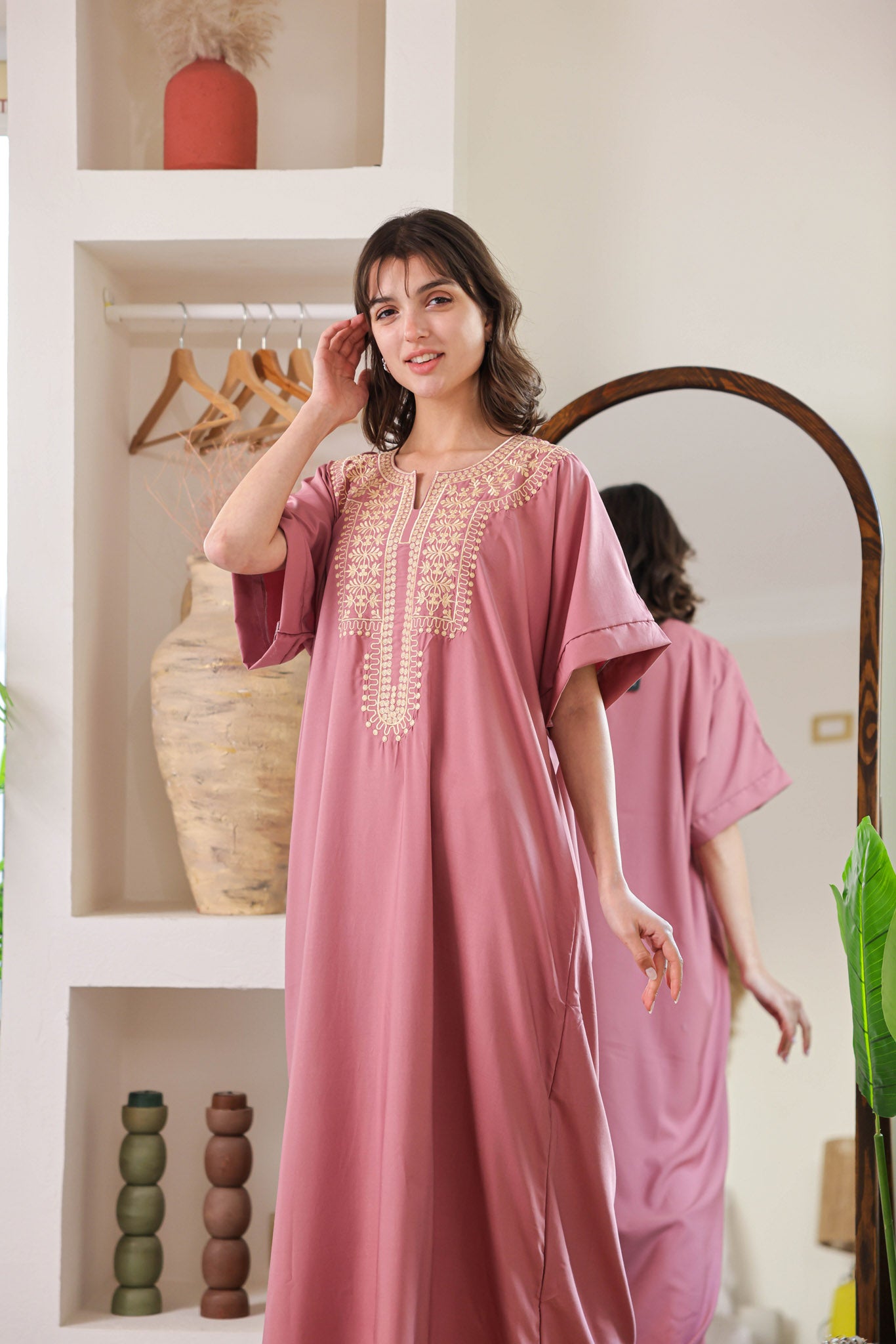 قميص داكرون نص كم مطرز