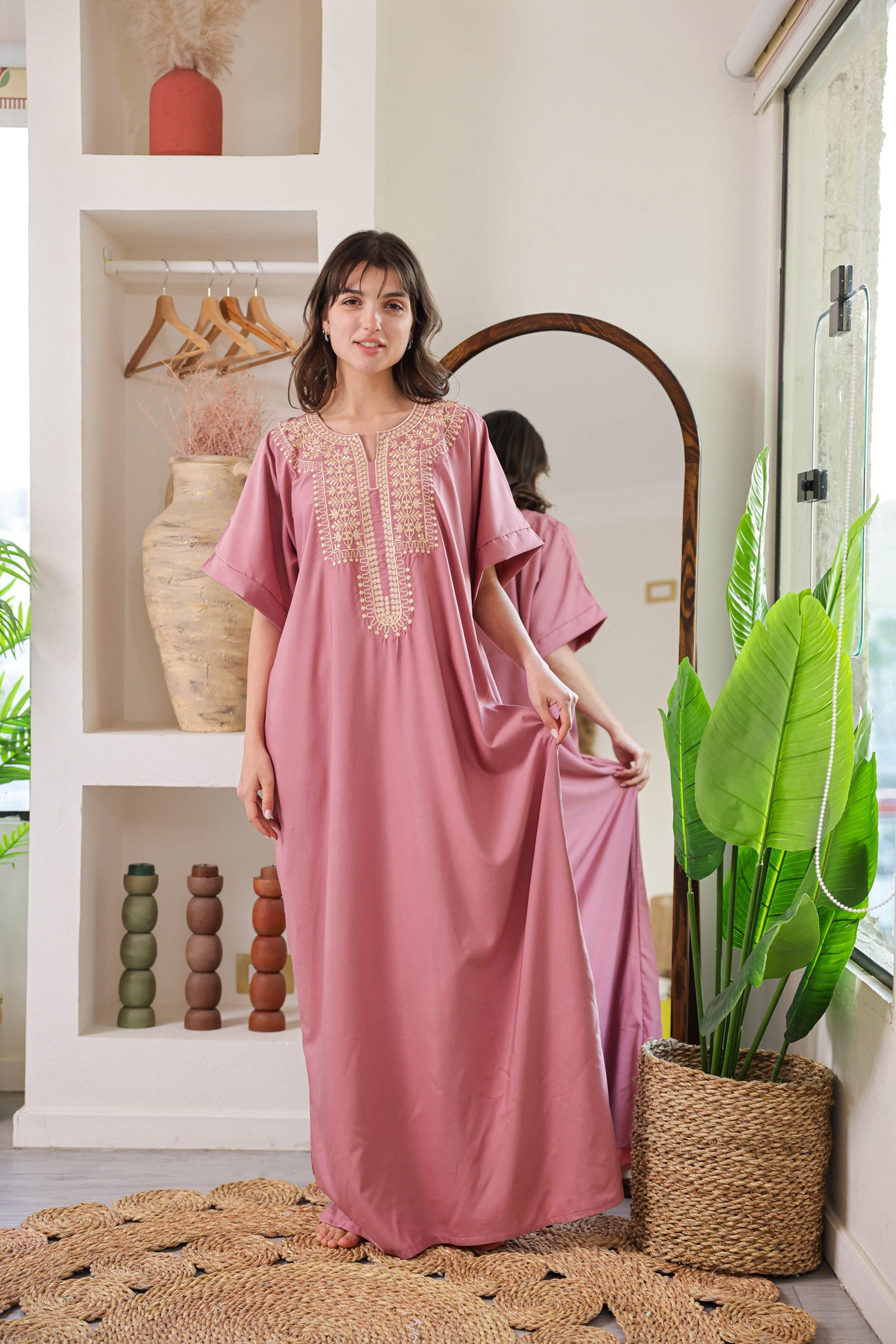 قميص داكرون نص كم مطرز